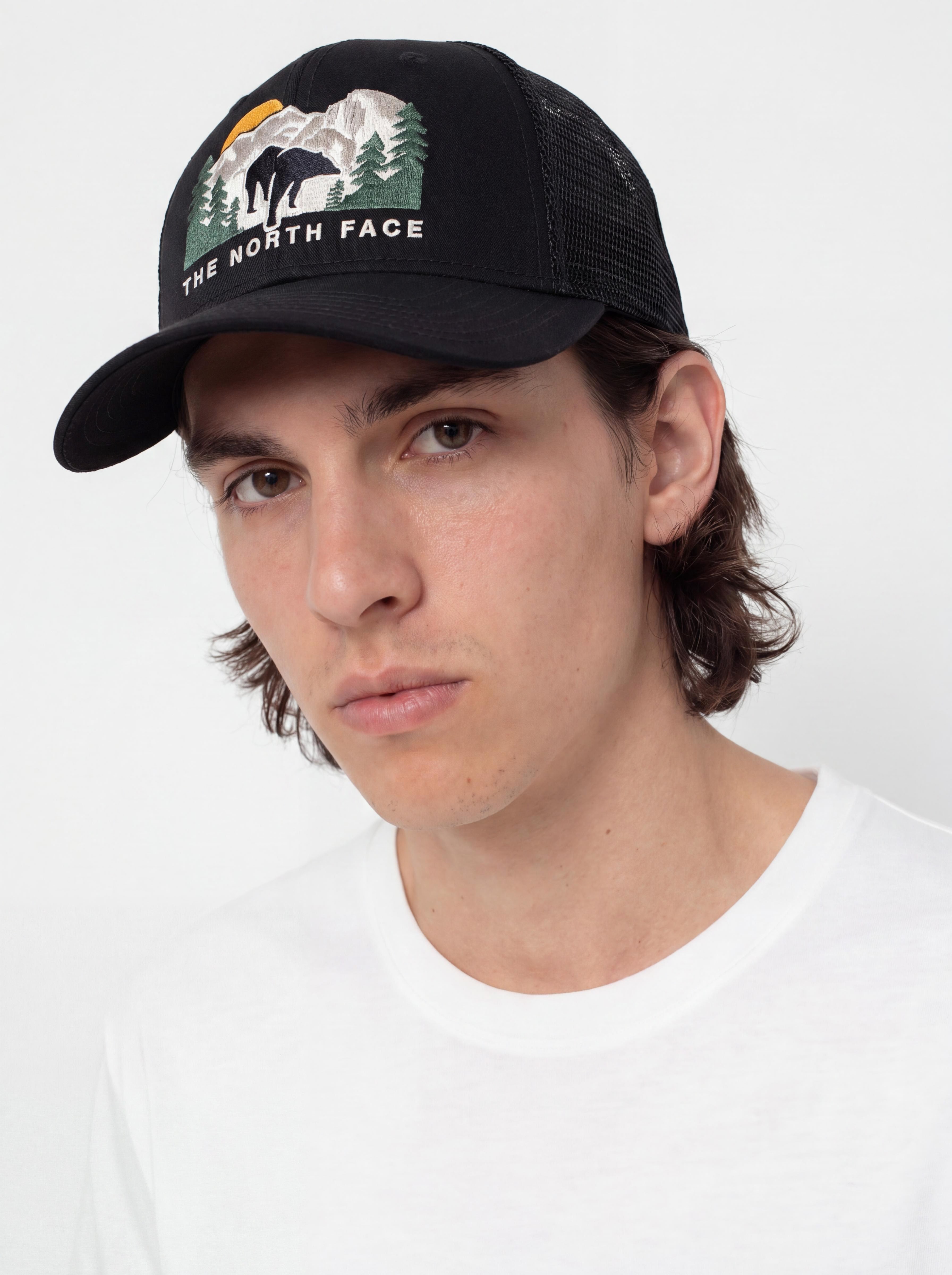 Шапка с козирка The North Face Embroidered Mudder Trucker (tnf black/tnf black/bear green)