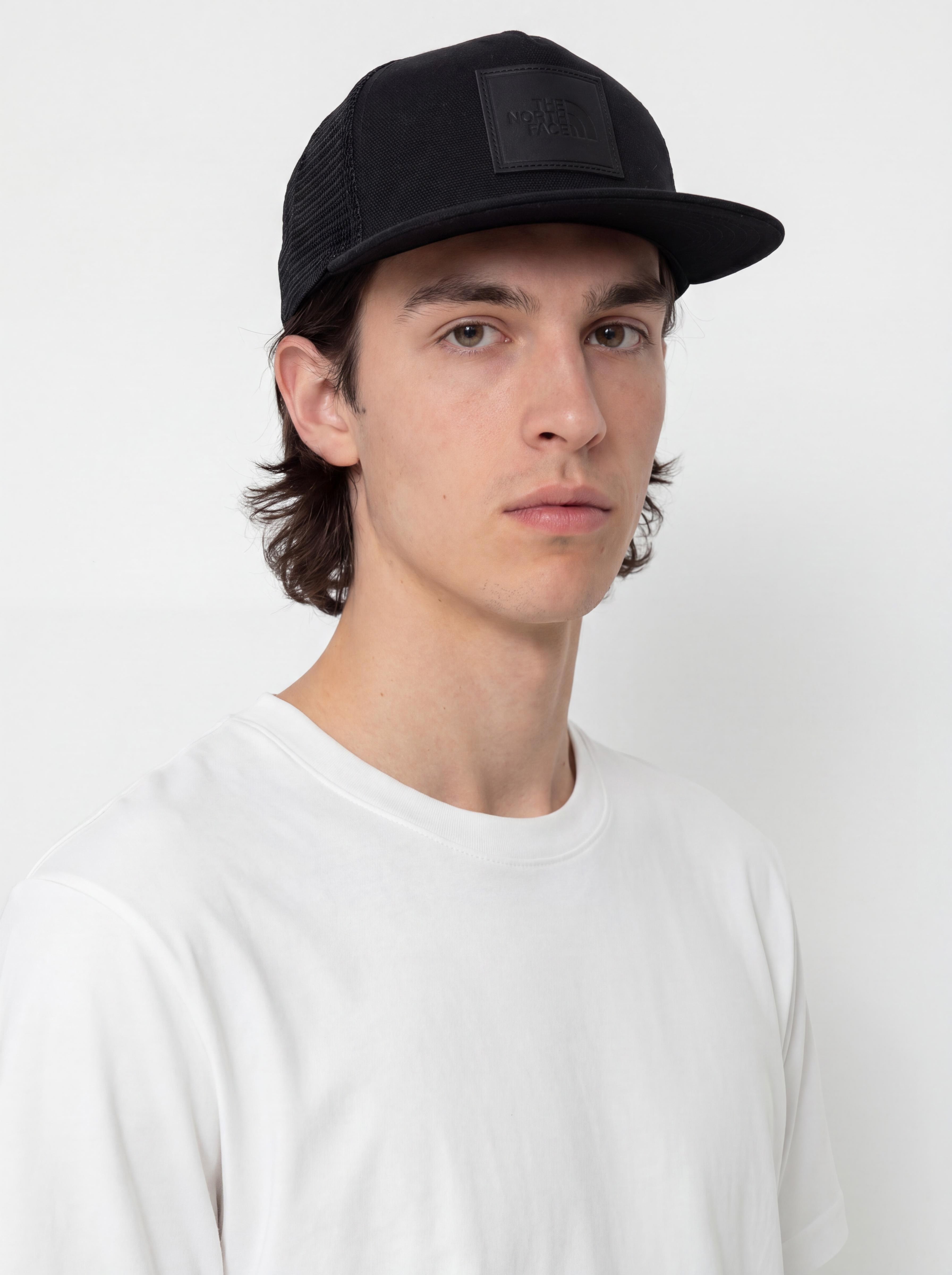 u0428u0430u043fu043au0430 u0441 u043au043eu0437u0438u0440u043au0430 The North Face Half Dome Trucker (tnf black/leather patch)
