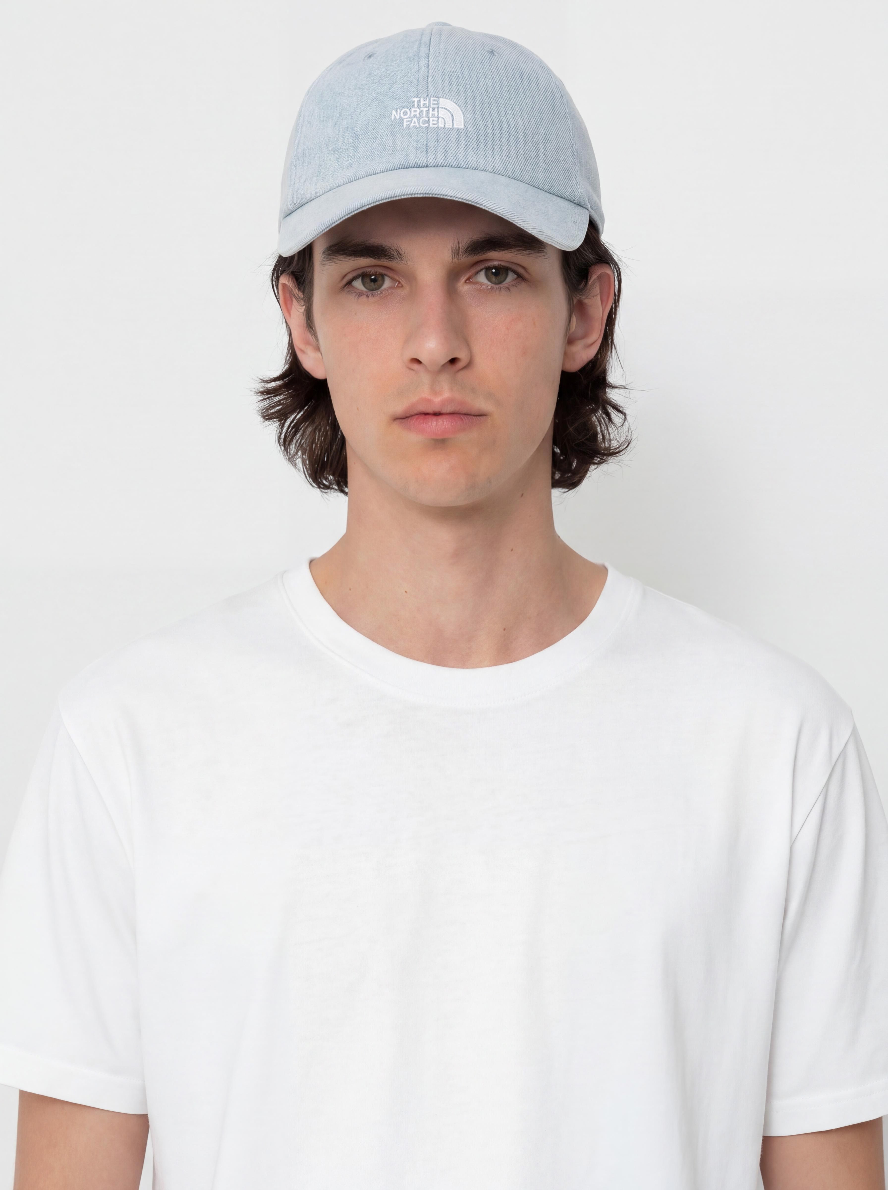 u0428u0430u043fu043au0430 u0441 u043au043eu0437u0438u0440u043au0430 The North Face Norm Se (light wash deni)