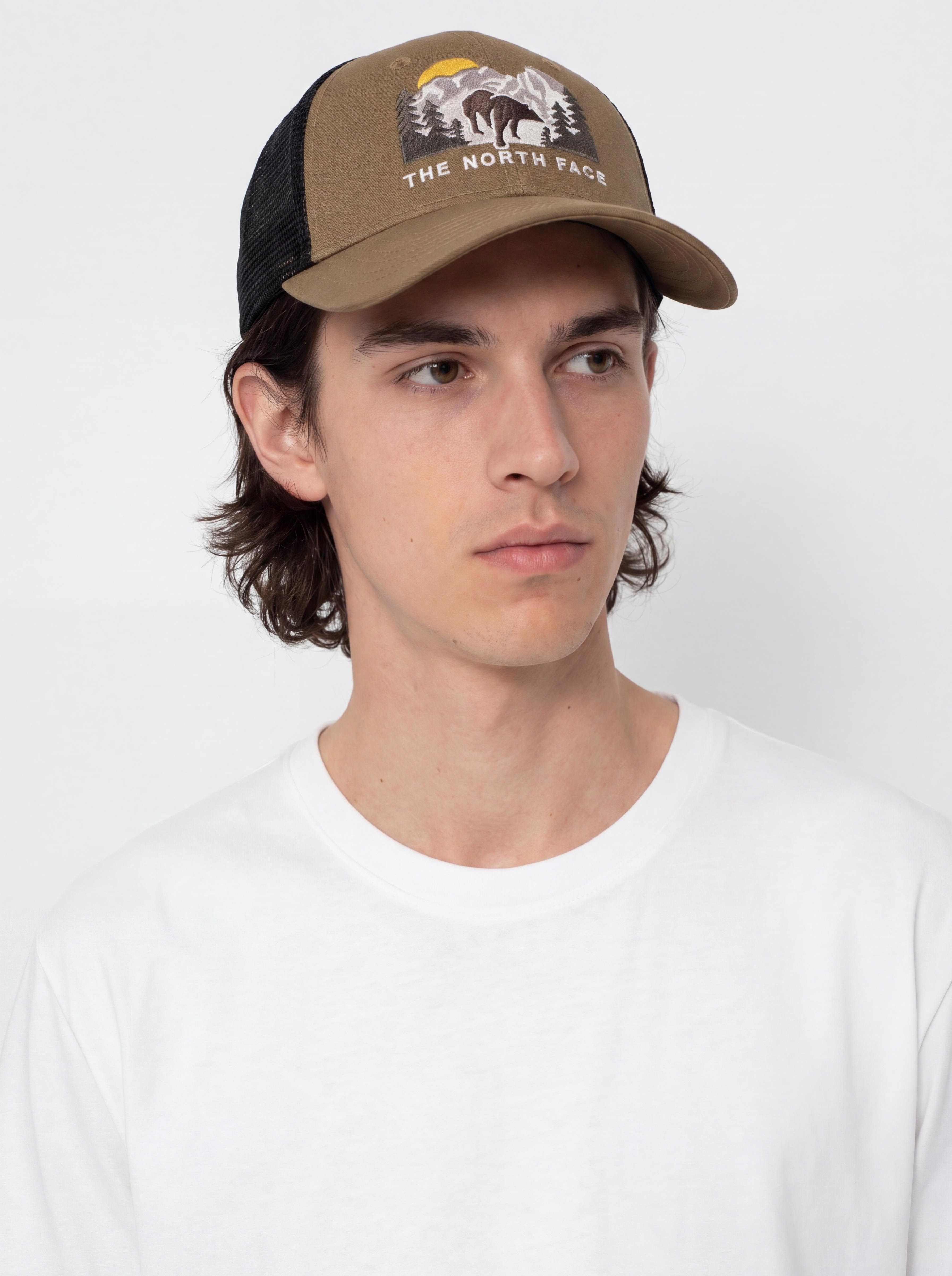 u0428u0430u043fu043au0430 u0441 u043au043eu0437u0438u0440u043au0430 The North Face Embroidered Mudder Trucker (caraway seed/bear graph)