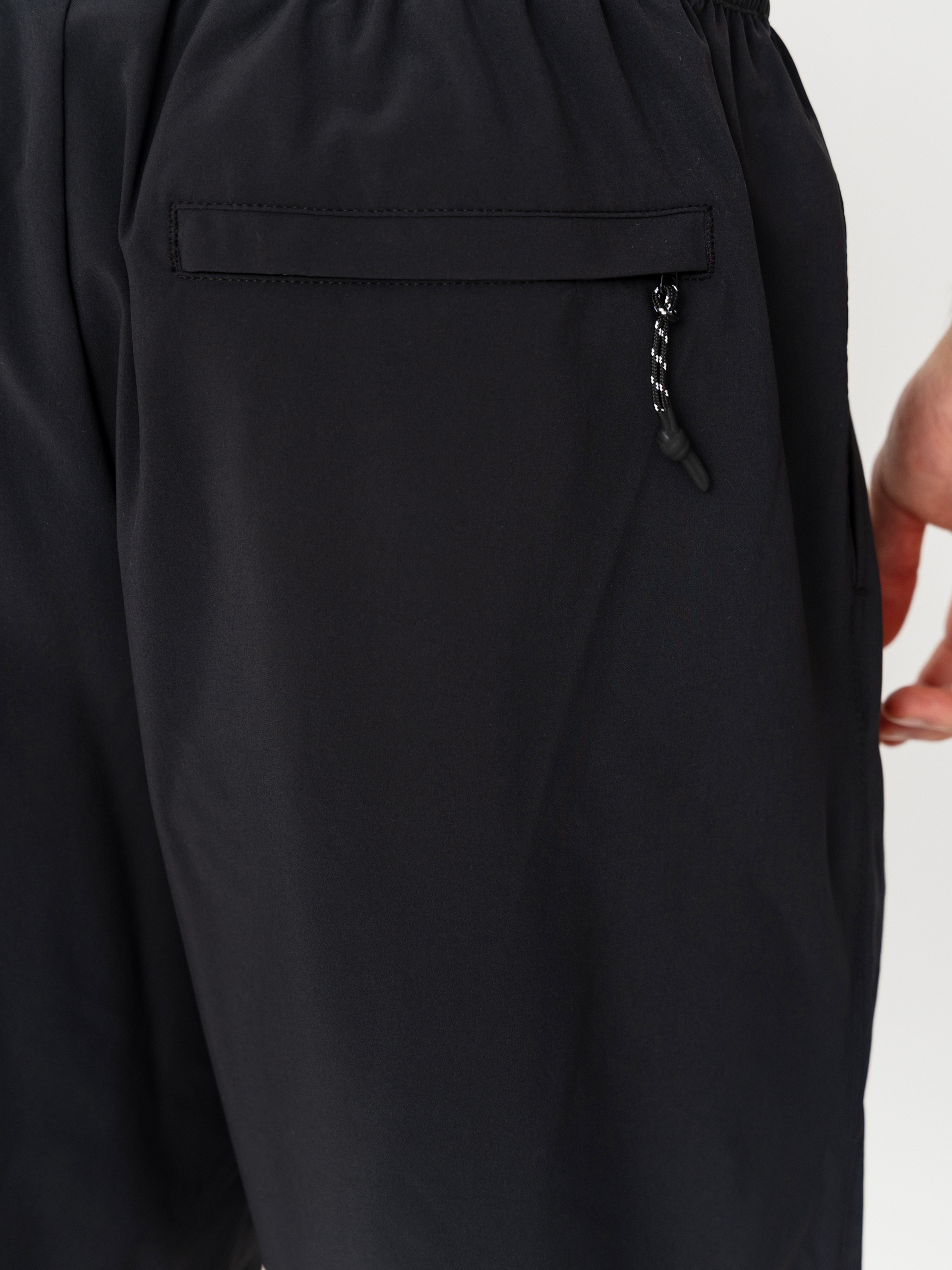 Къси панталони OBEY Travel (black)