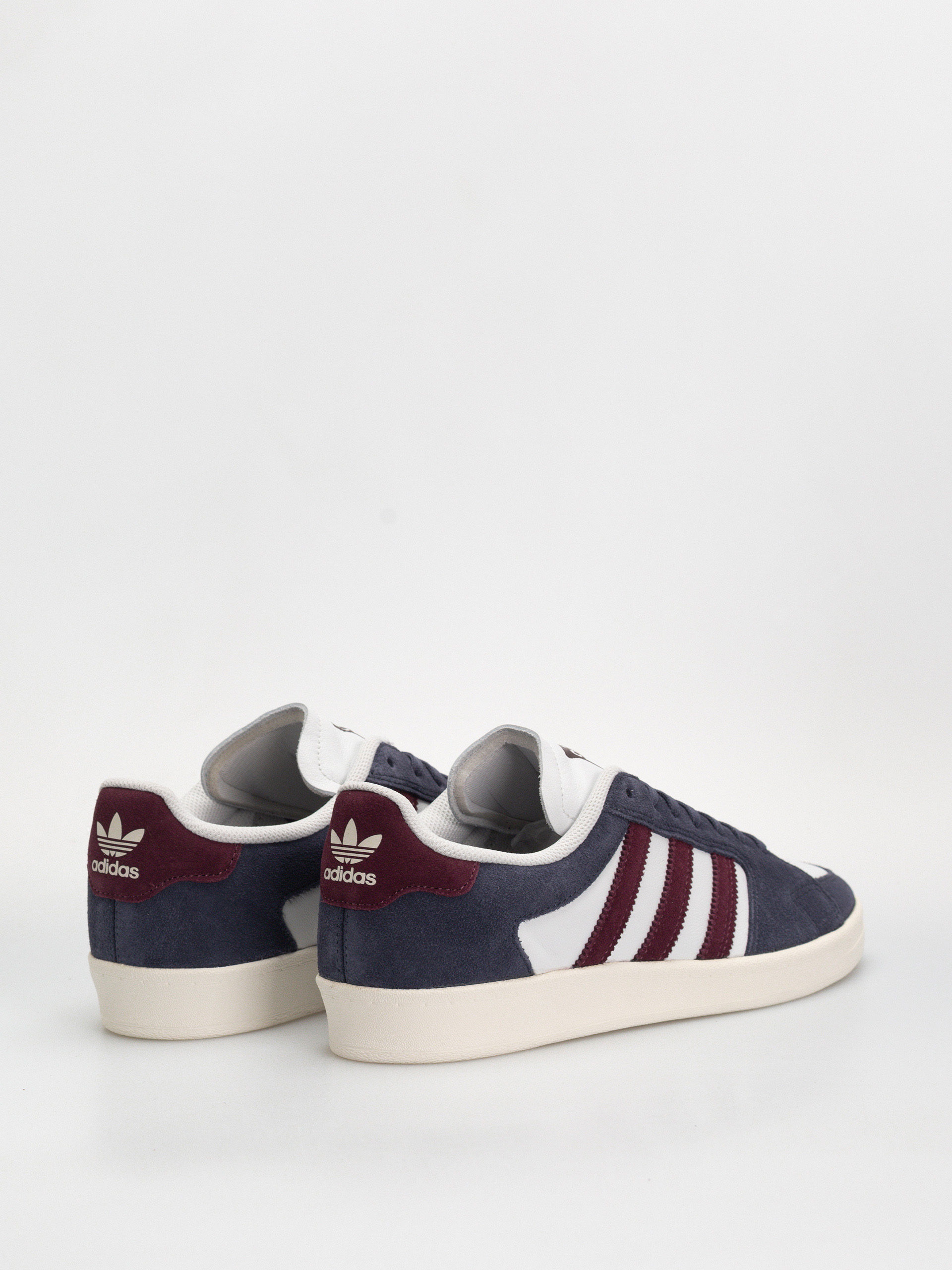 Обувки adidas Superskate Low (shanav/maroon/crywht)