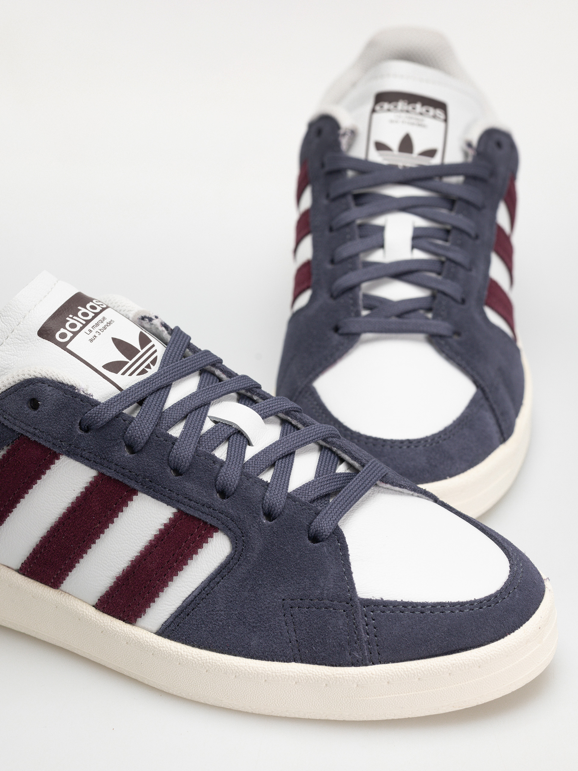 Обувки adidas Superskate Low (shanav/maroon/crywht)