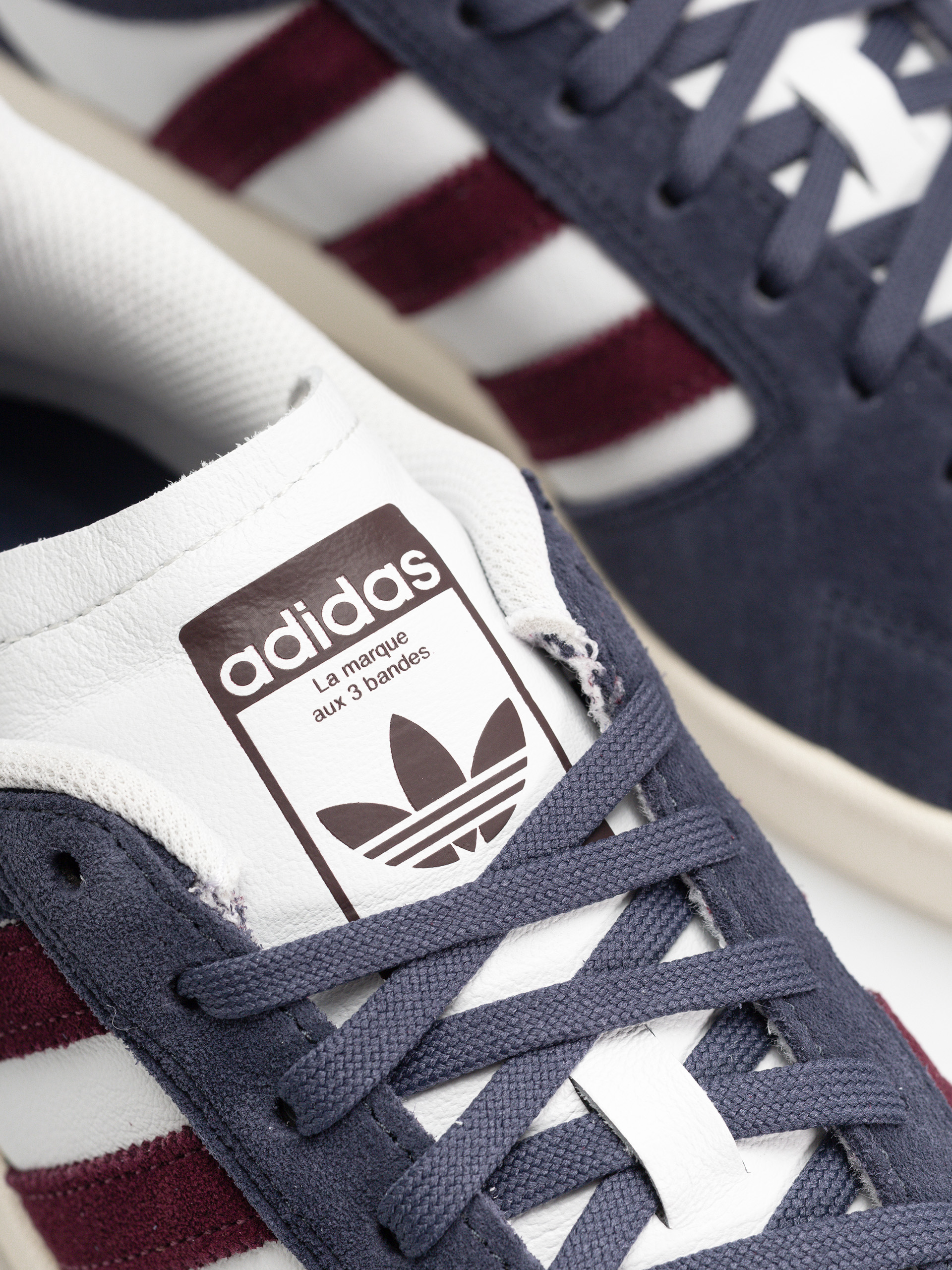 Обувки adidas Superskate Low (shanav/maroon/crywht)