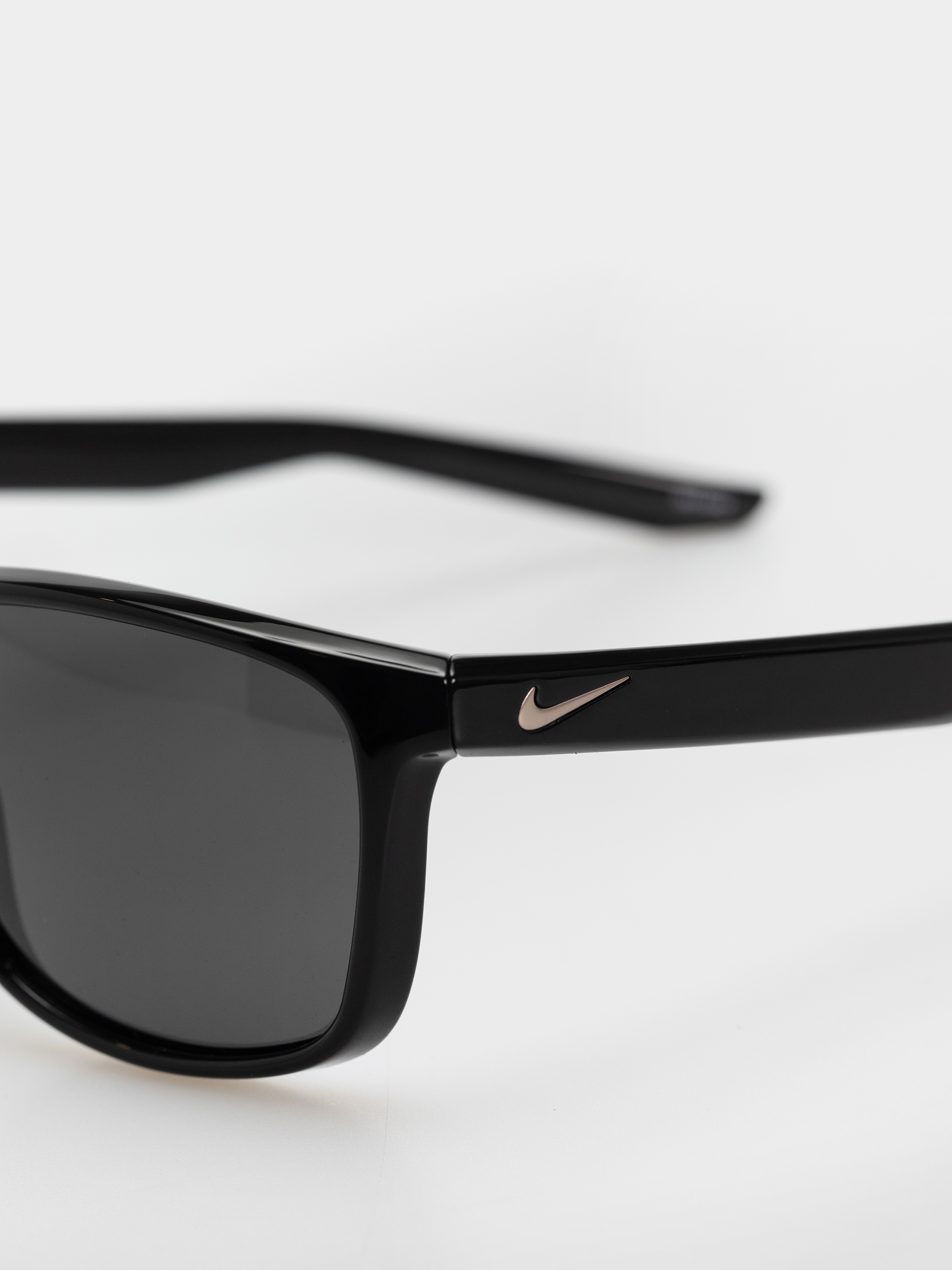 Слънчеви очила Nike SB Essential Endeavor (black/grey)