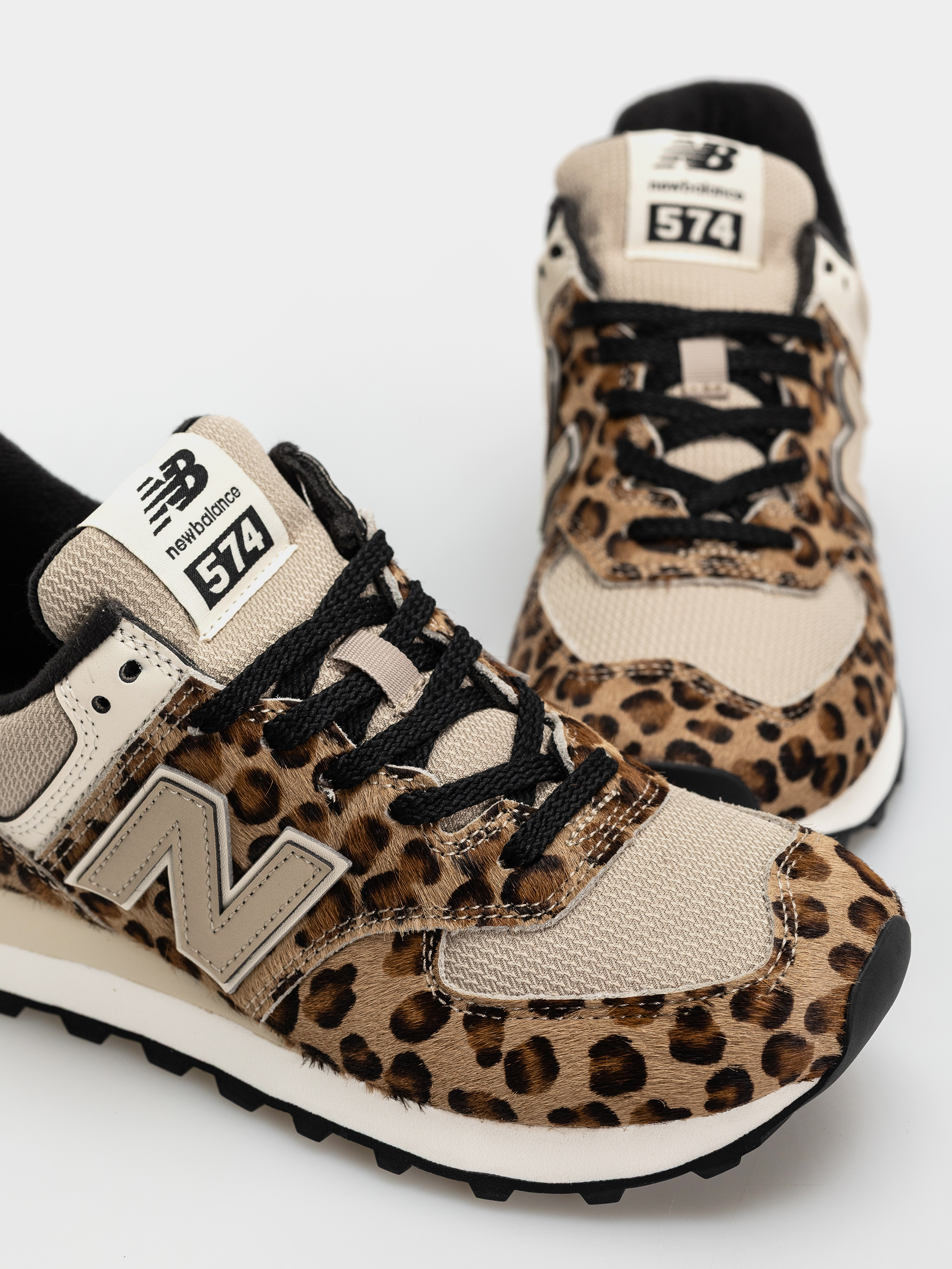 Обувки New Balance 574 Wmn (stoneware/linen/black)