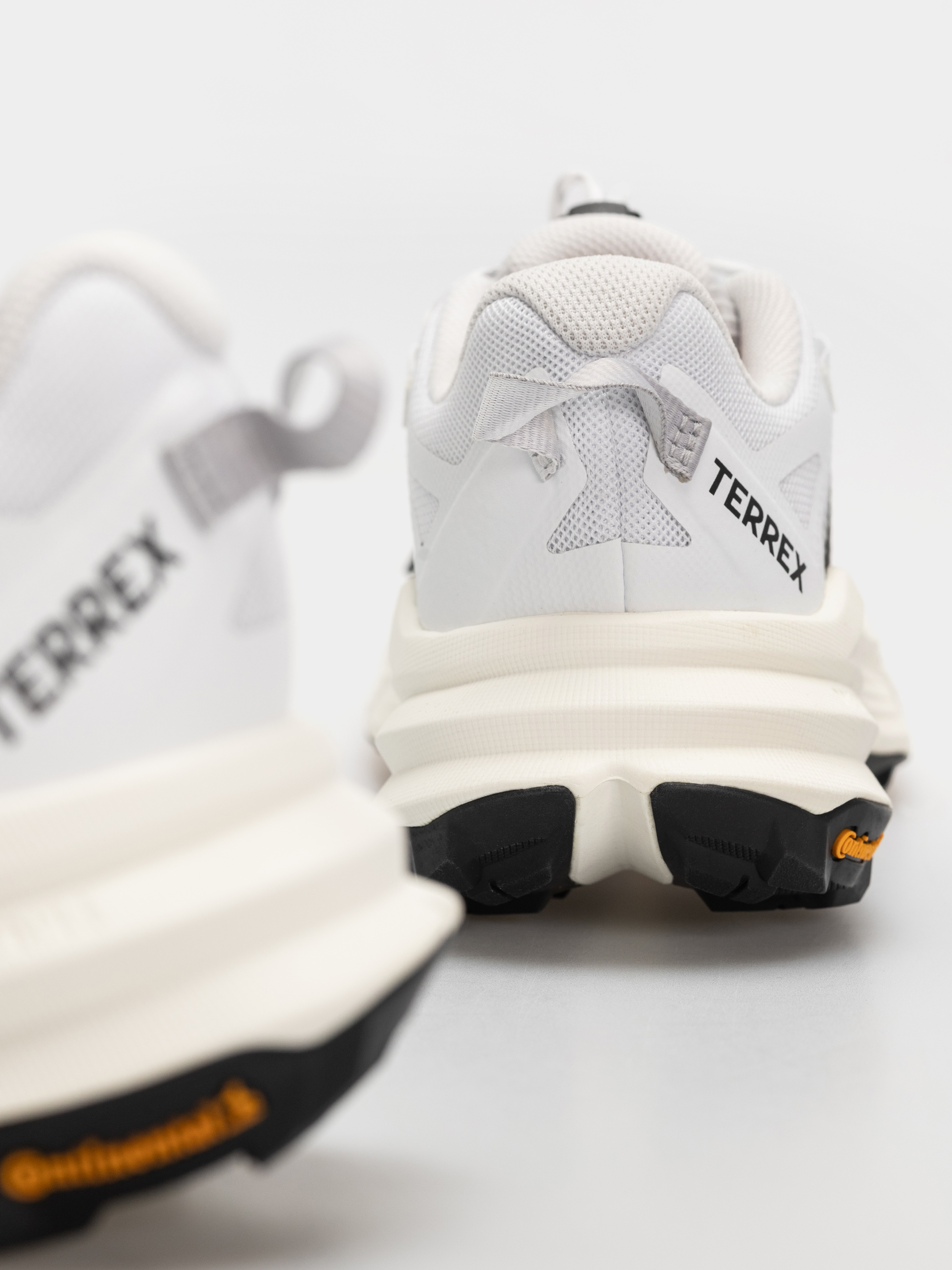 Обувки adidas Terrex Freehiker Sl (ftwwht/cblack/seimor)