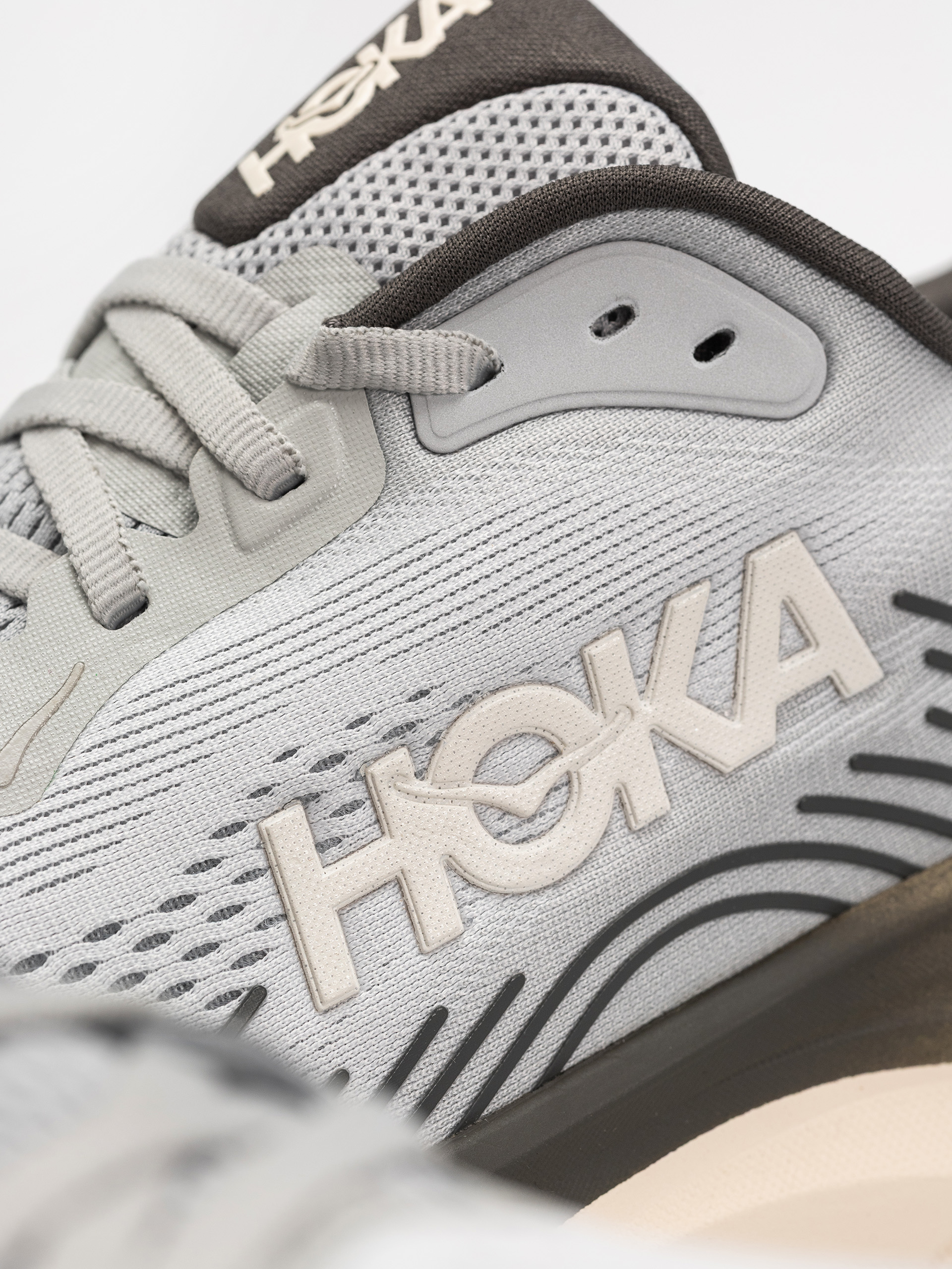 Обувки Hoka Clifton 11 (stardust/alabaster)
