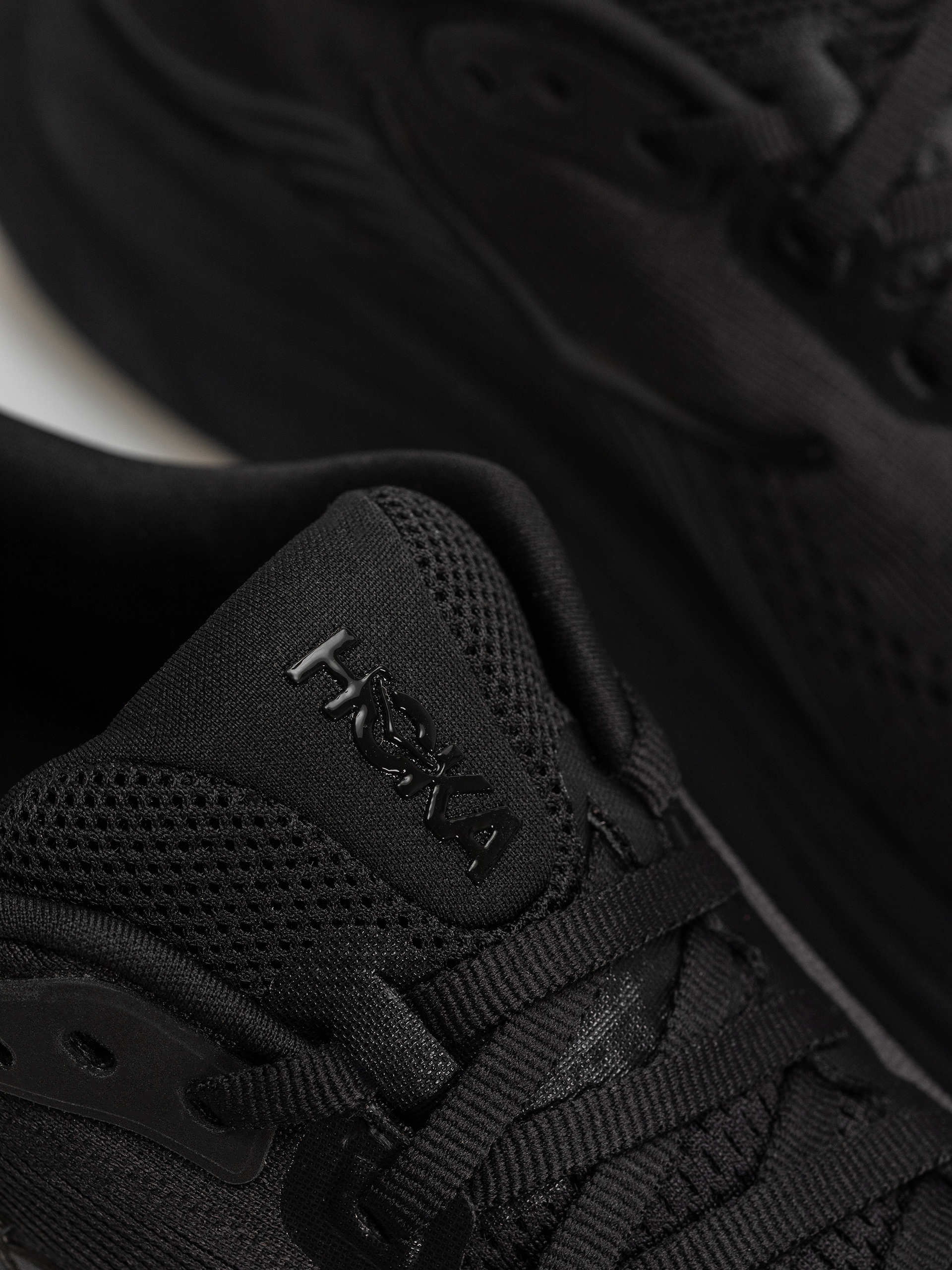 Обувки Hoka Clifton 11 Wmn (black/black)