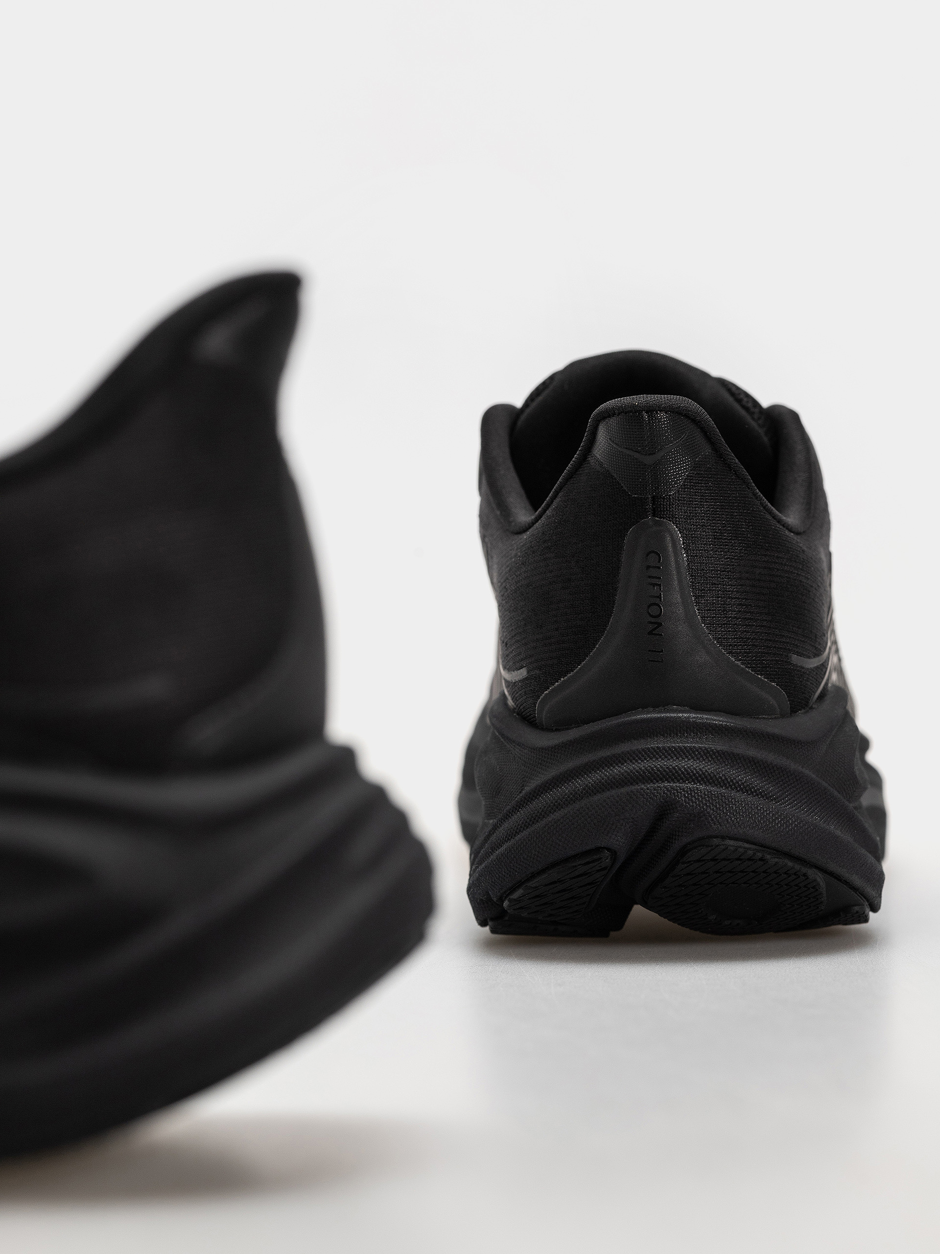 Обувки Hoka Clifton 11 Wmn (black/black)