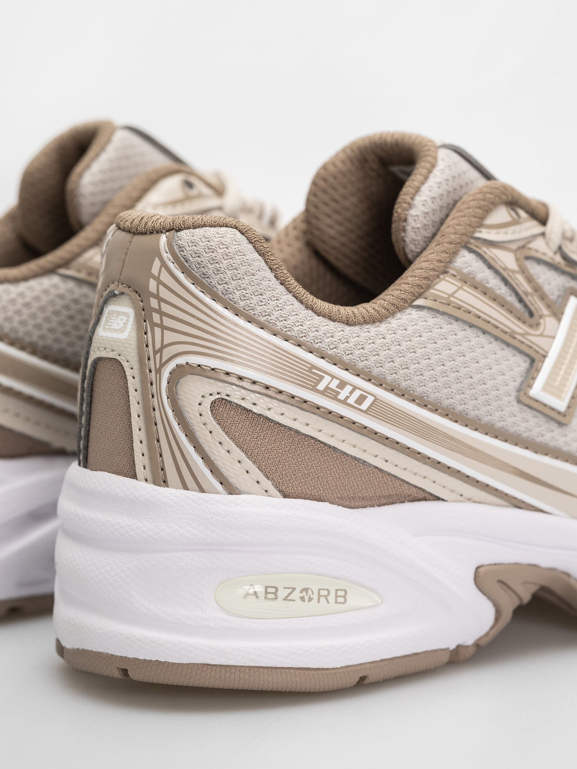 Обувки New Balance 740 JR (timberwolf/driftwood)