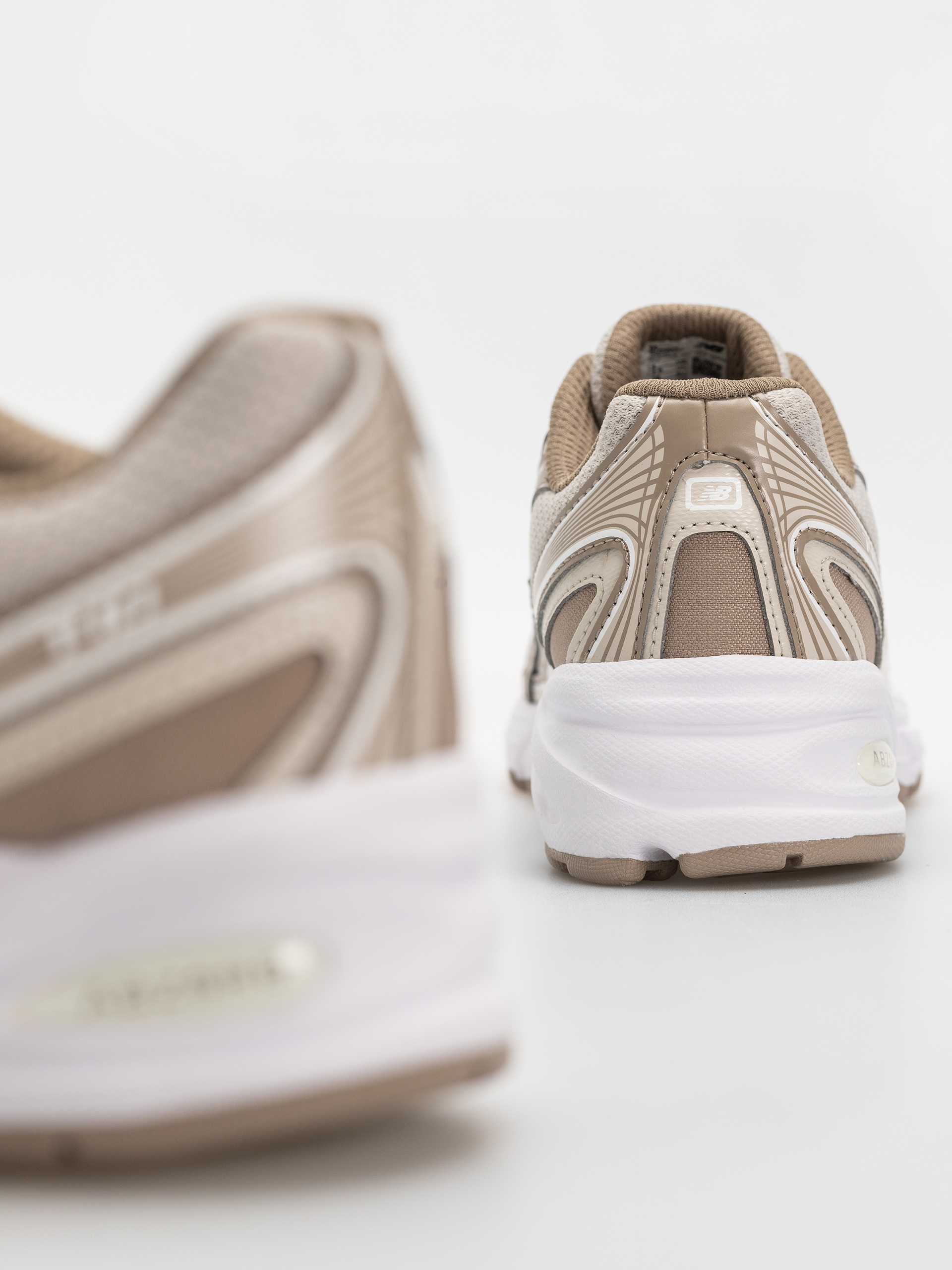 Обувки New Balance 740 JR (timberwolf/driftwood)