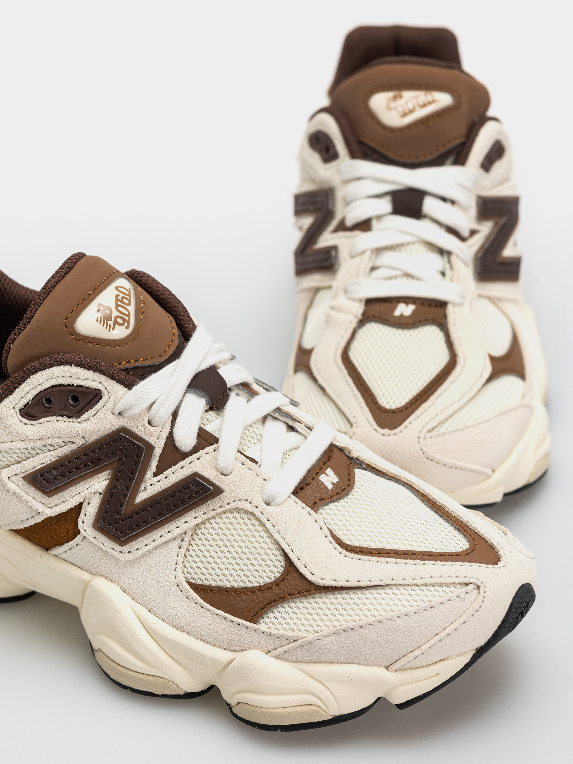 Обувки New Balance 9060 JR (breakfast tea/angora)