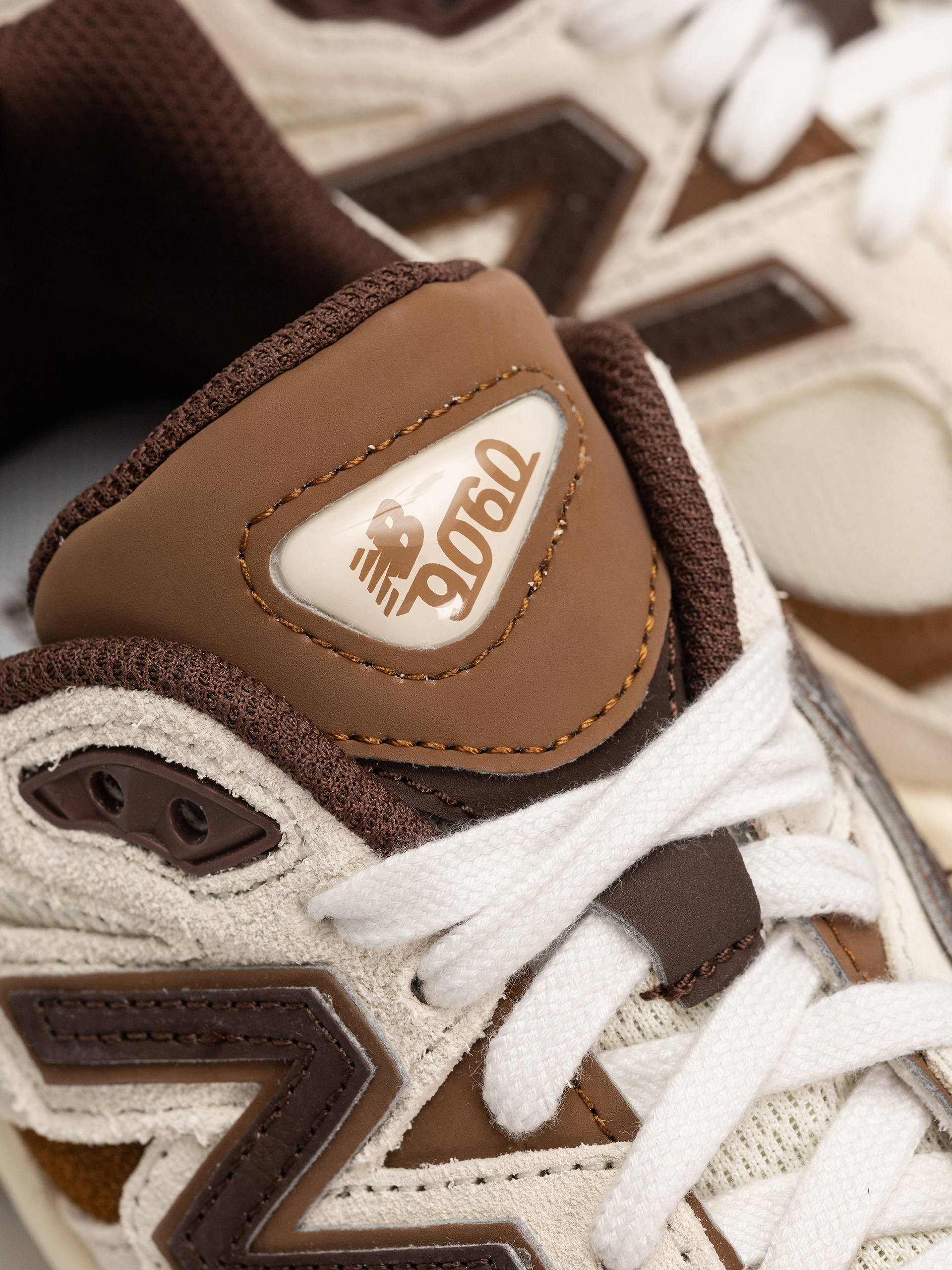 Обувки New Balance 9060 JR (breakfast tea/angora)