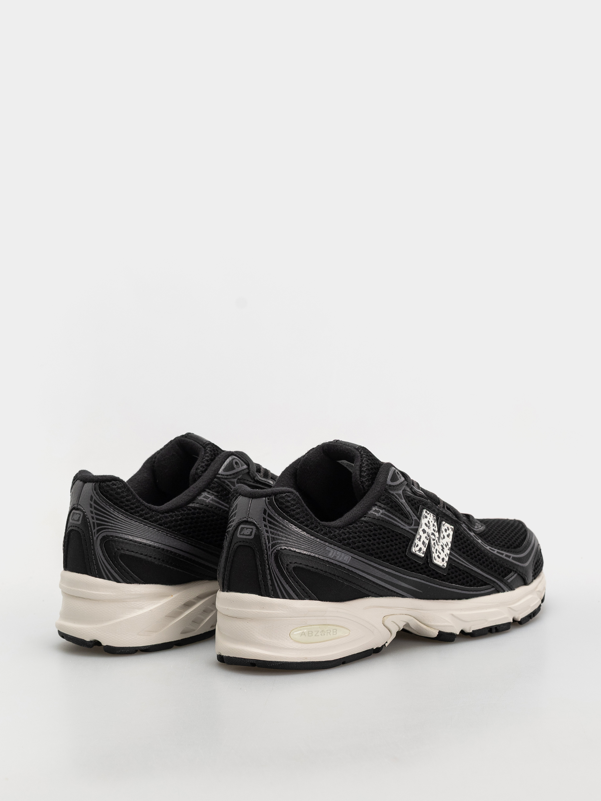 Обувки New Balance 740 (black/sea salt)