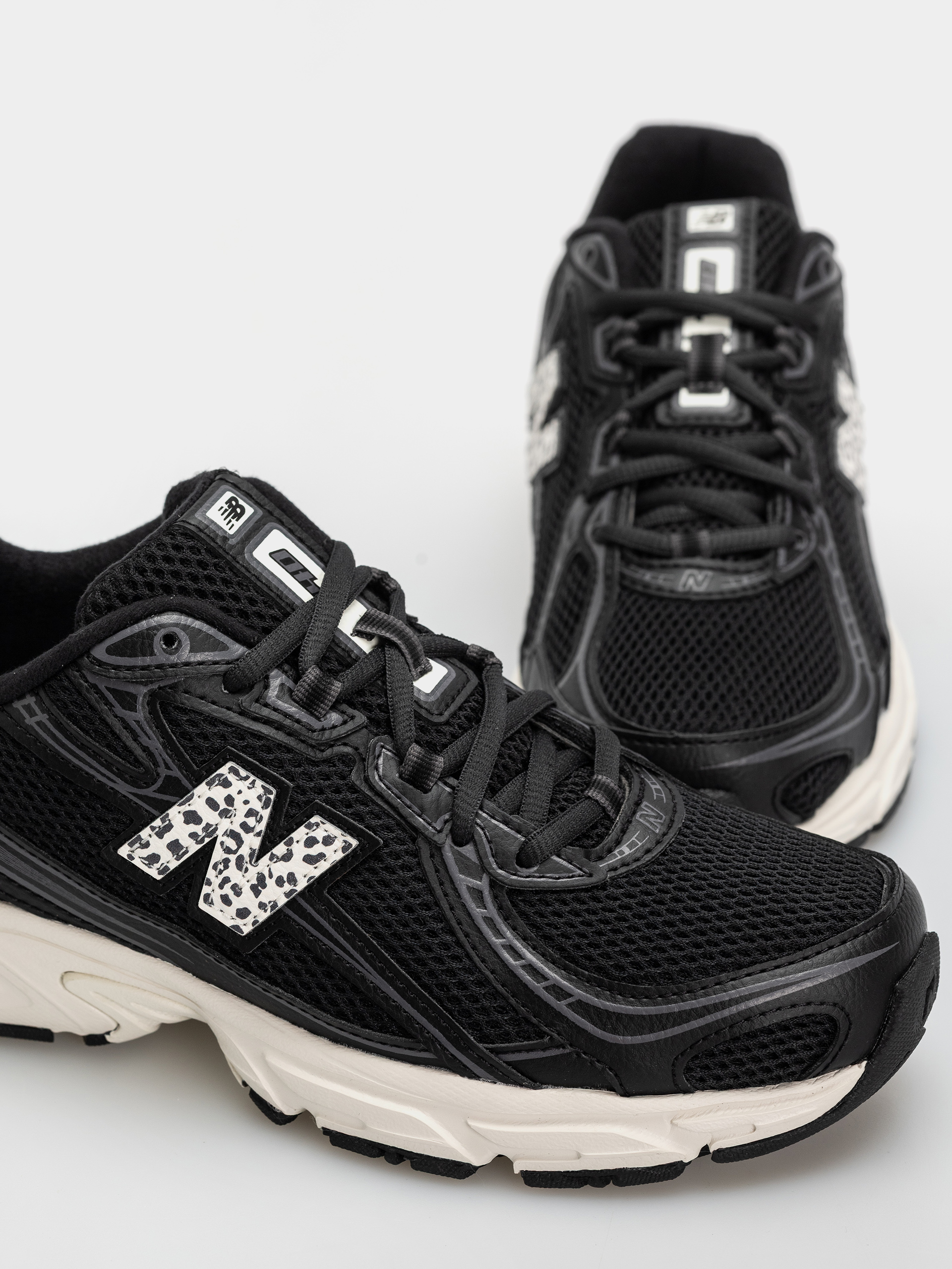 Обувки New Balance 740 (black/sea salt)