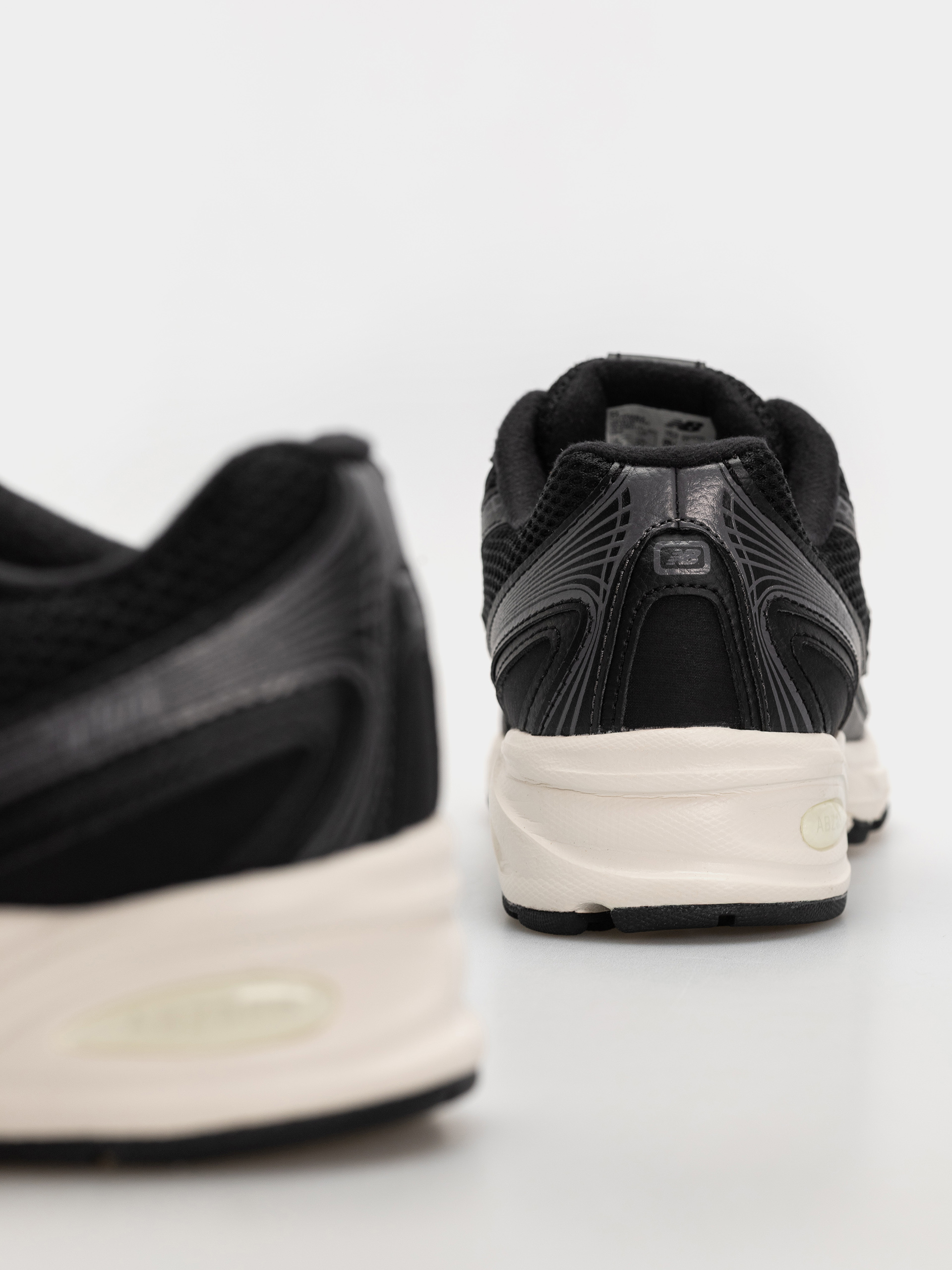 Обувки New Balance 740 (black/sea salt)