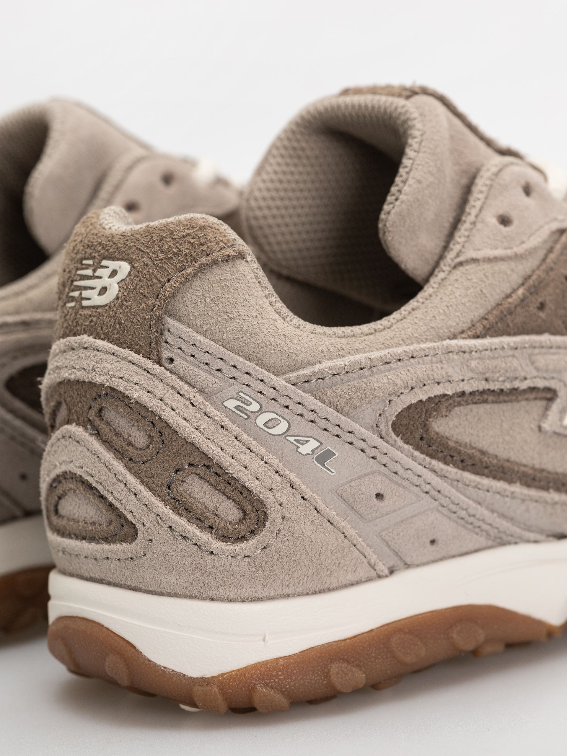 Обувки New Balance 204L (arid stone/thunder brown)