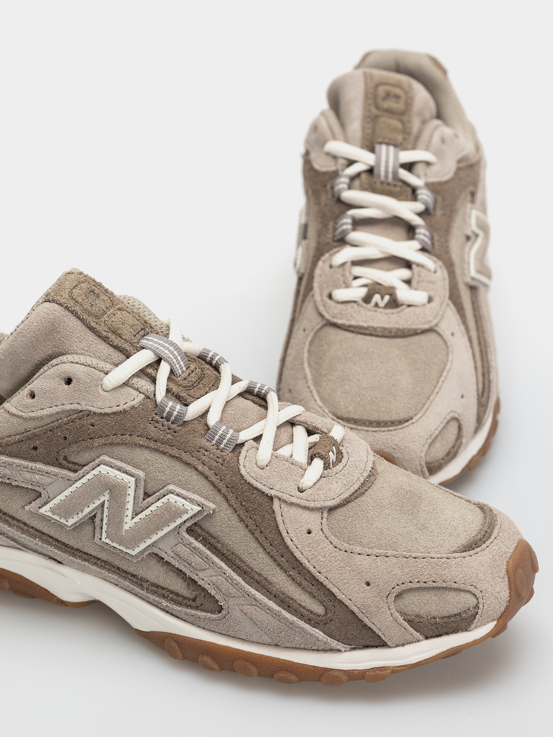 Обувки New Balance 204L (arid stone/thunder brown)