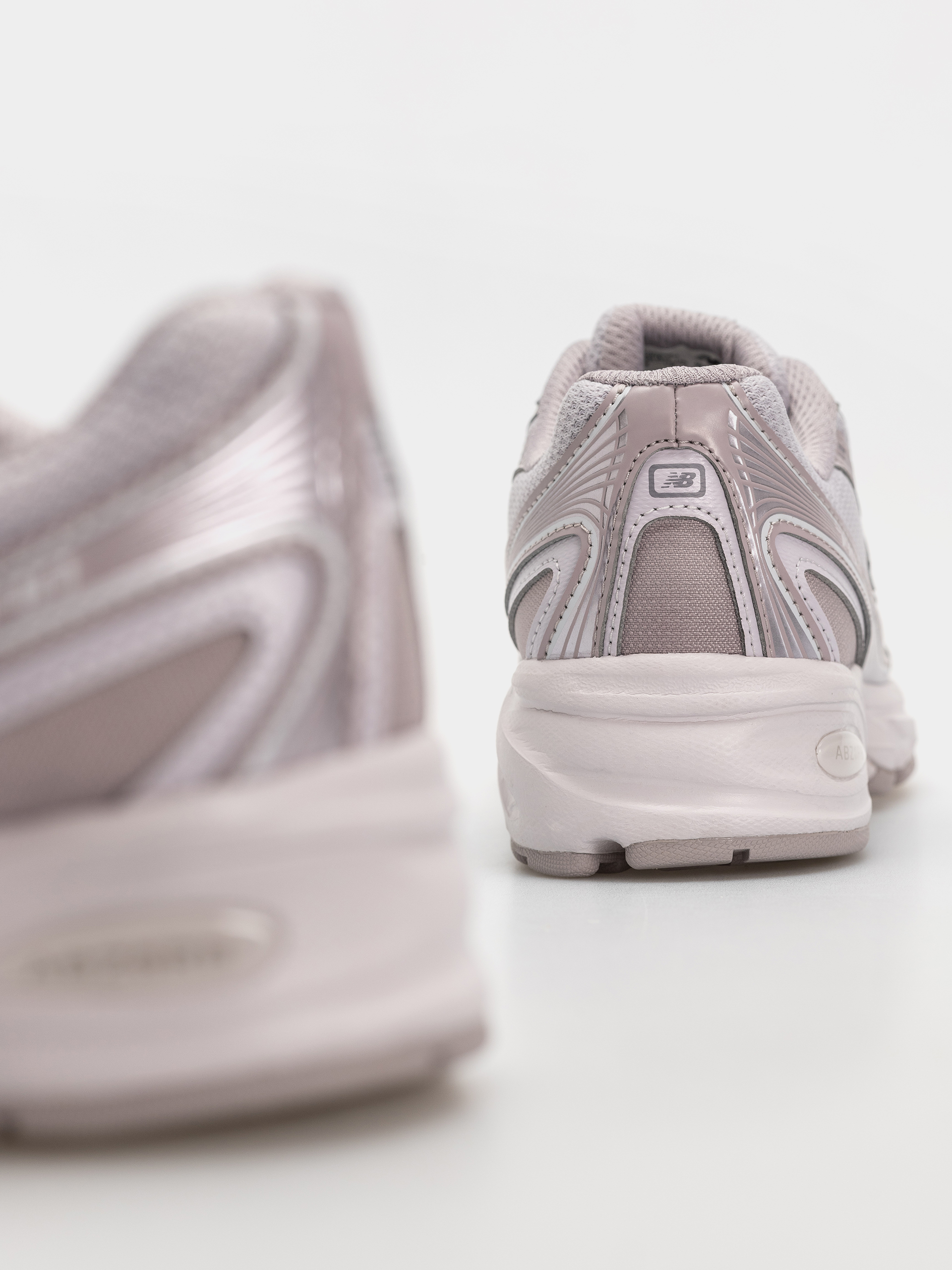Обувки New Balance 740 (horizon grey/truffle metallic)