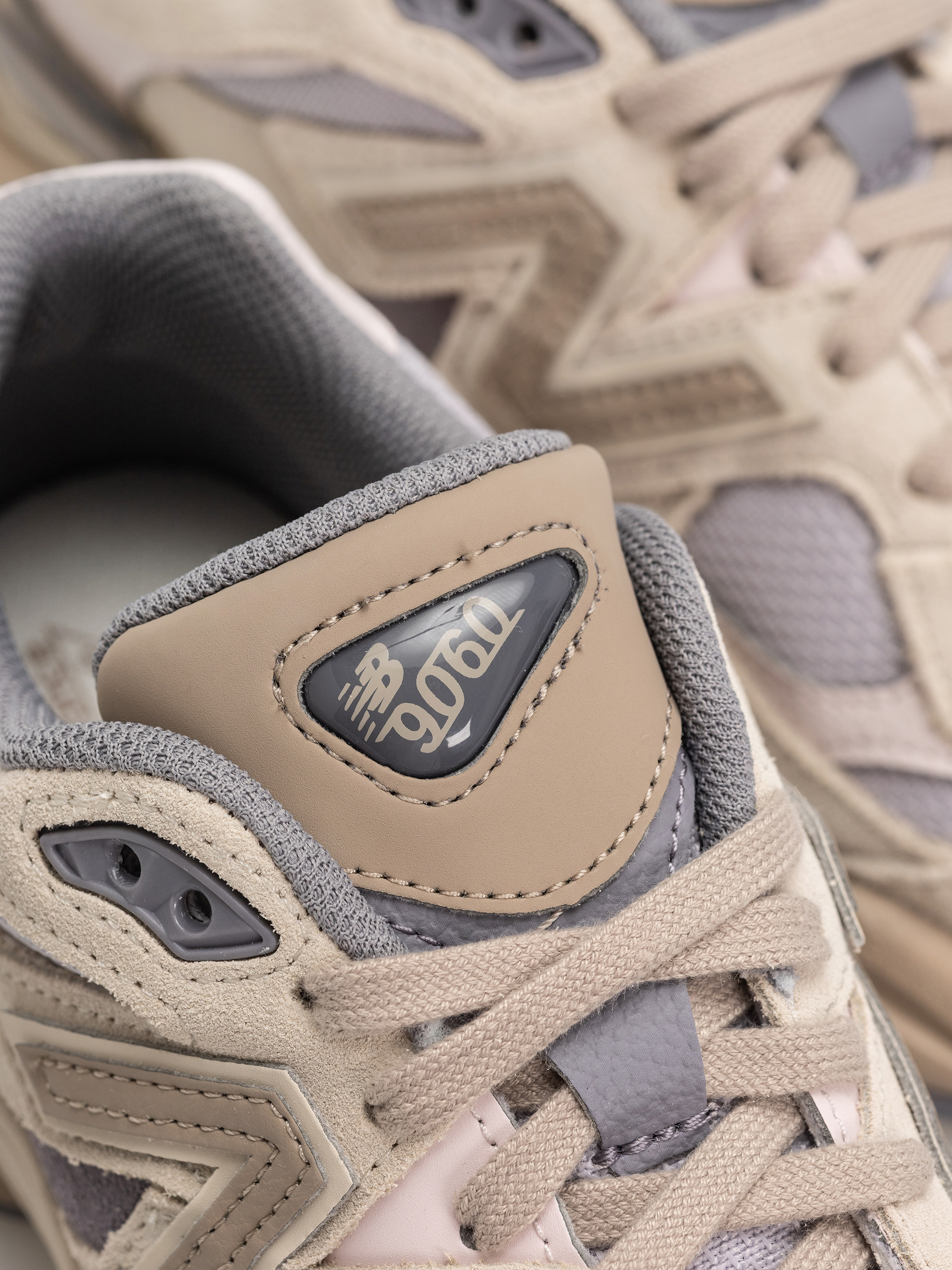 Обувки New Balance 9060 (timberwolf/driftwood)
