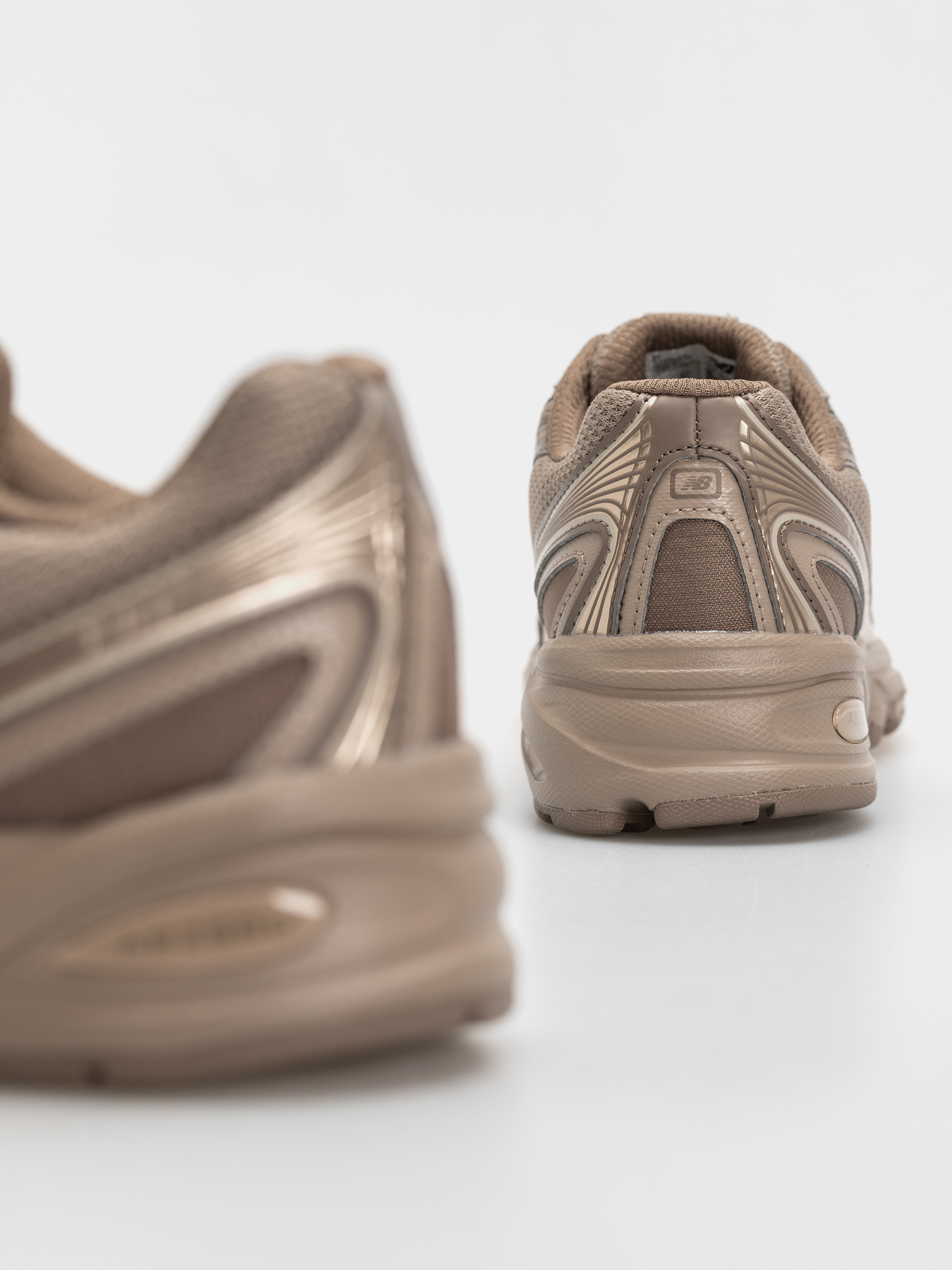 Обувки New Balance 740 (mushroom/timberwolf)