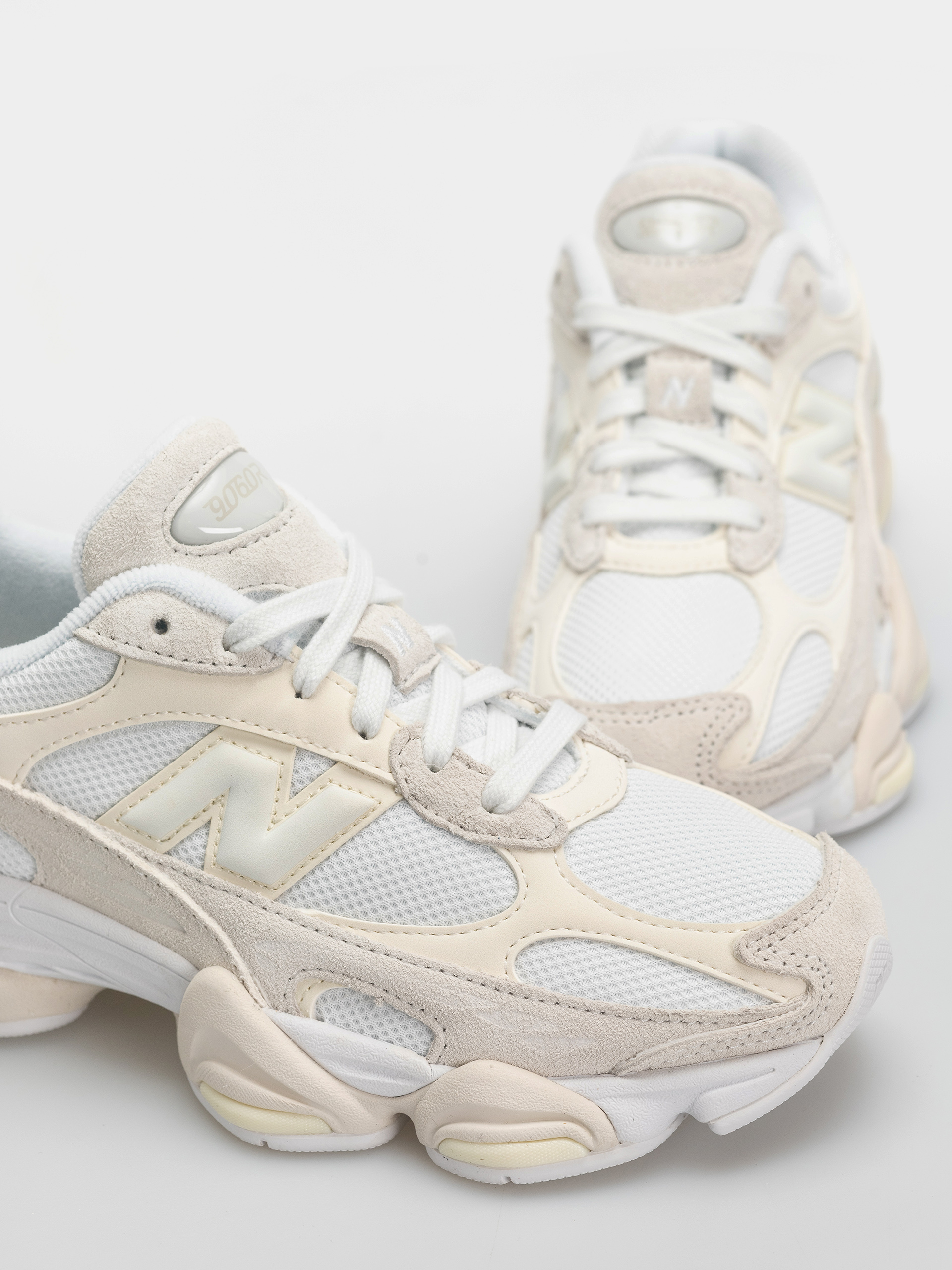 Обувки New Balance 9060 (angora/sea salt)