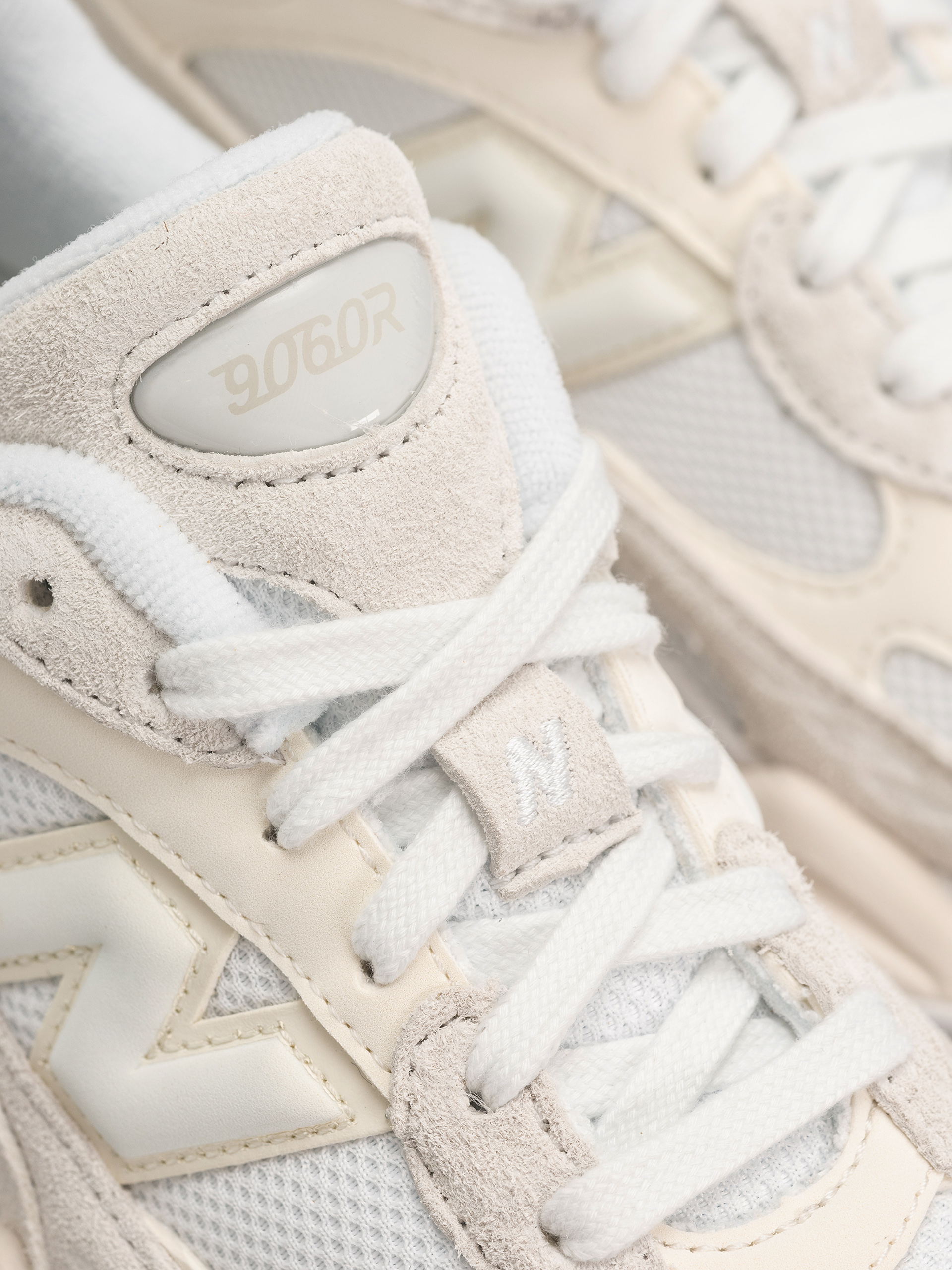 Обувки New Balance 9060 (angora/sea salt)