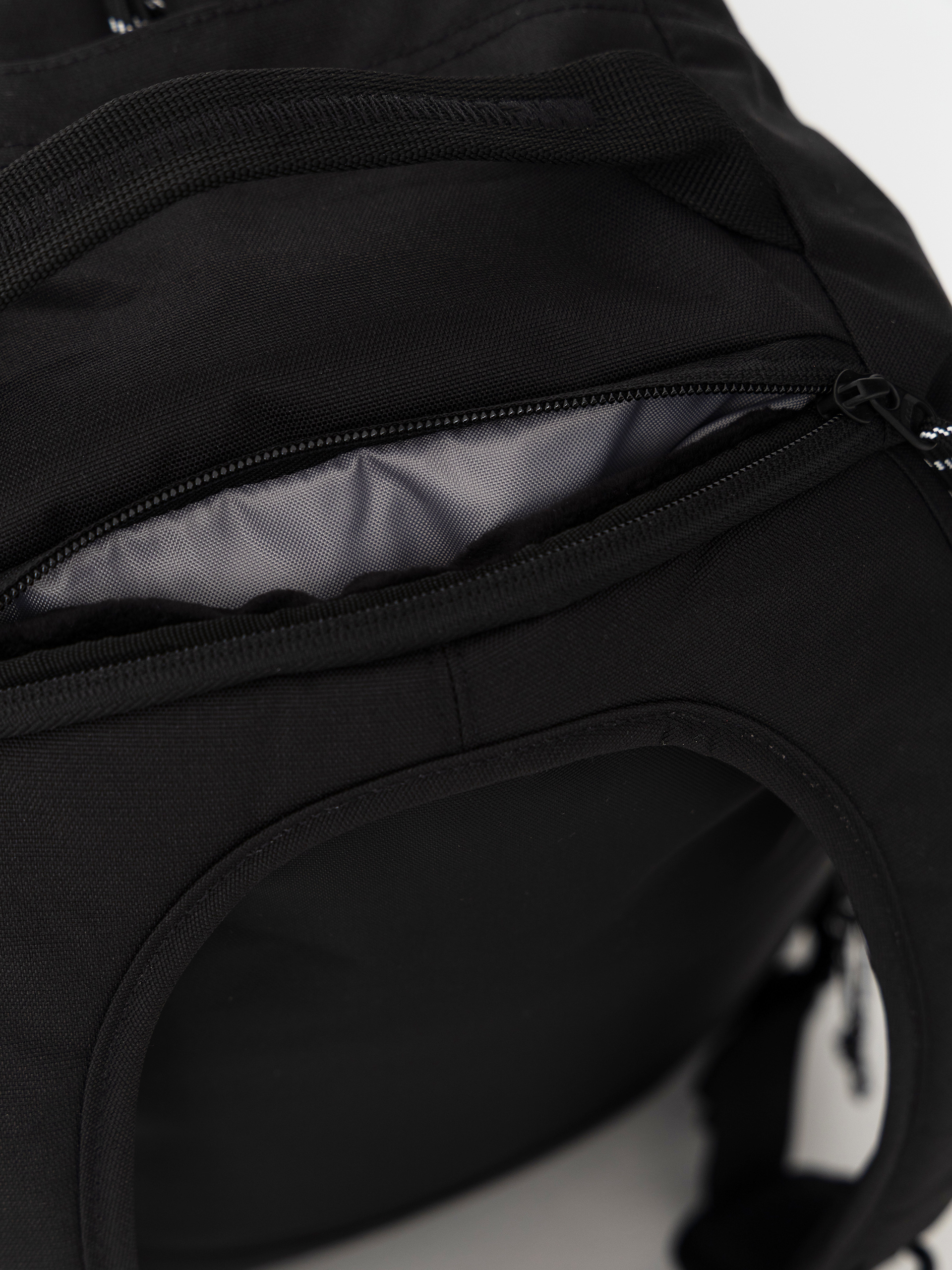 Раница Eastpak Volker Pro (cs black pro)