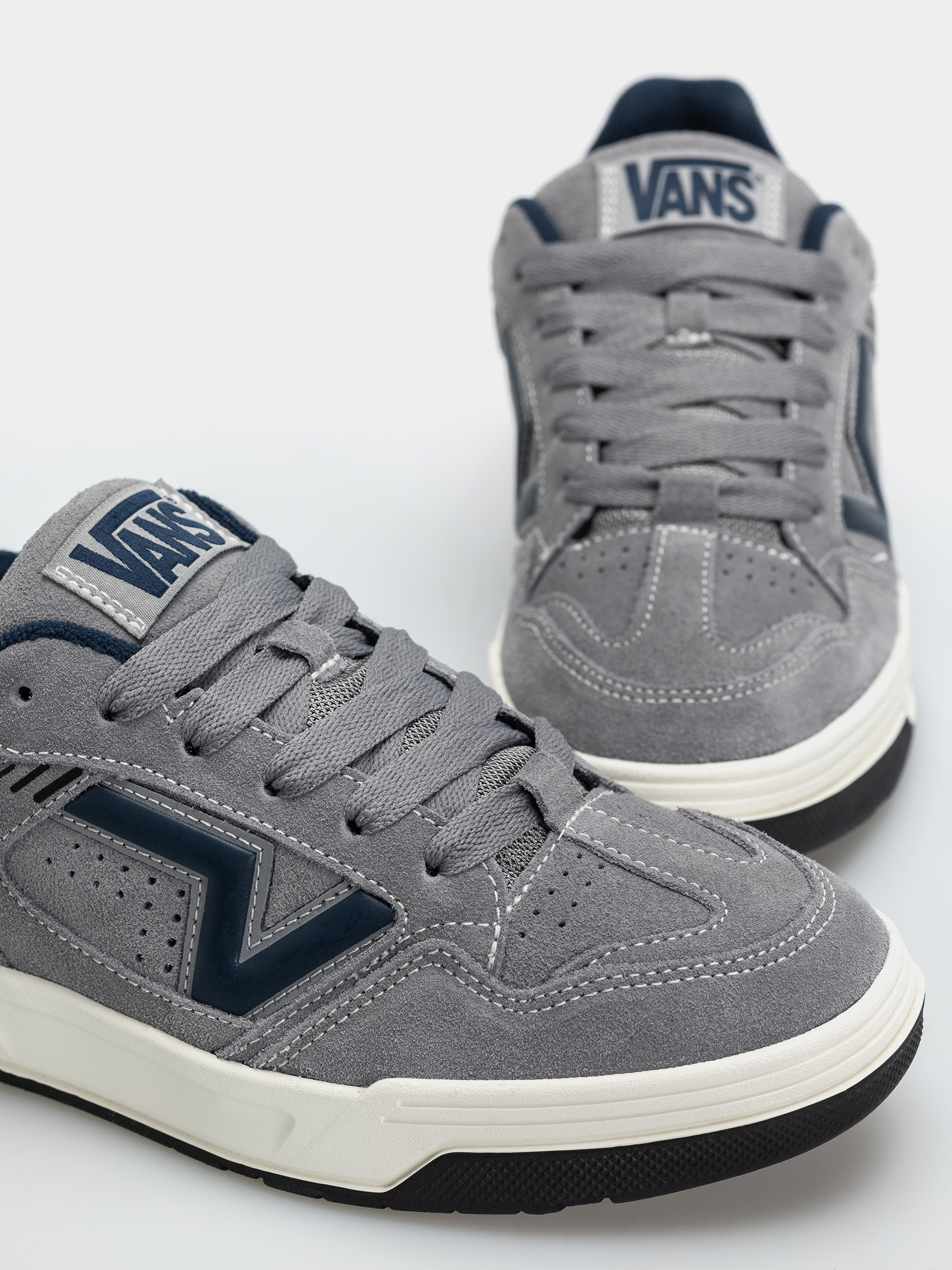 Обувки Vans Upland (gray/navy)