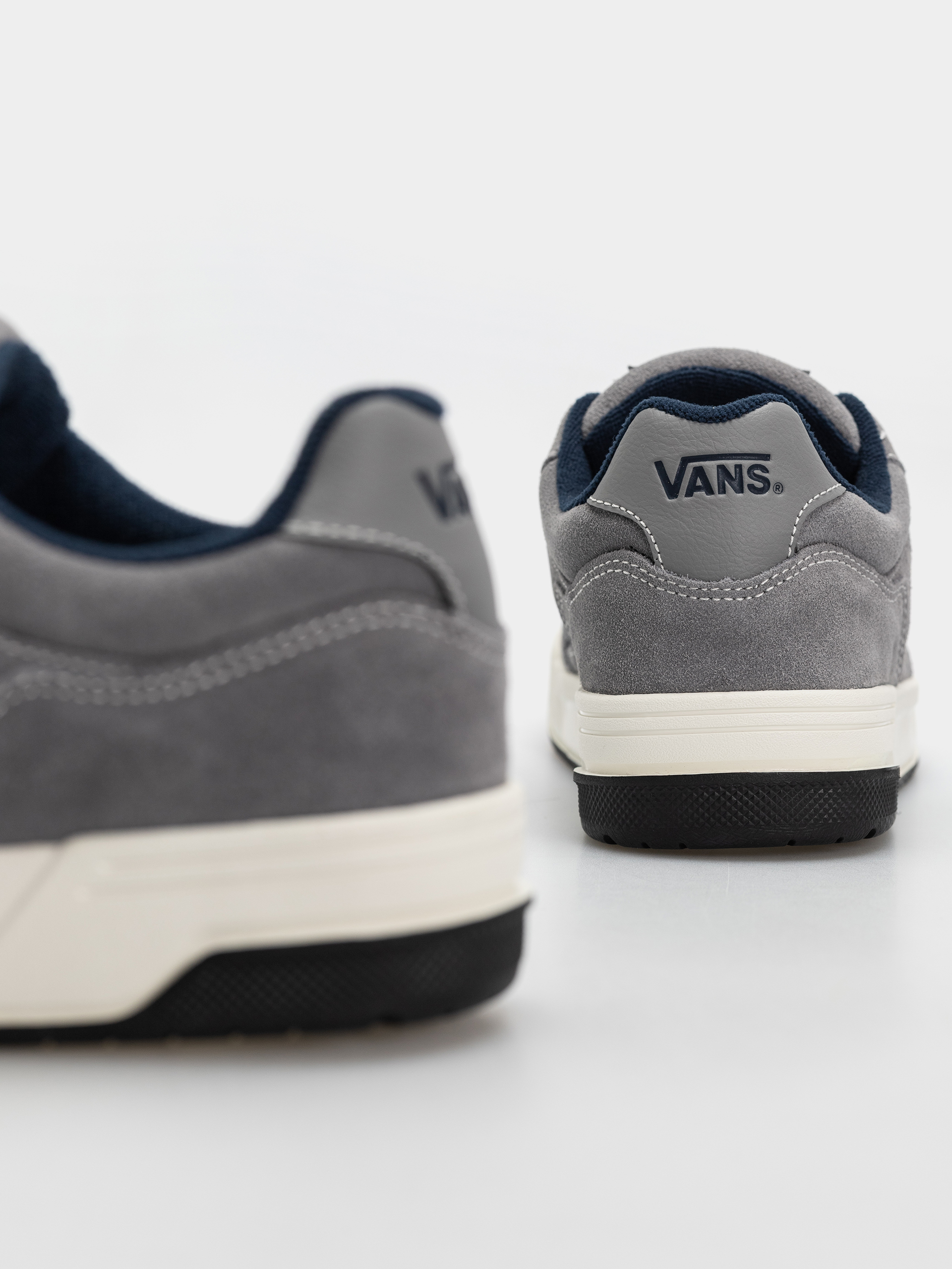 Обувки Vans Upland (gray/navy)