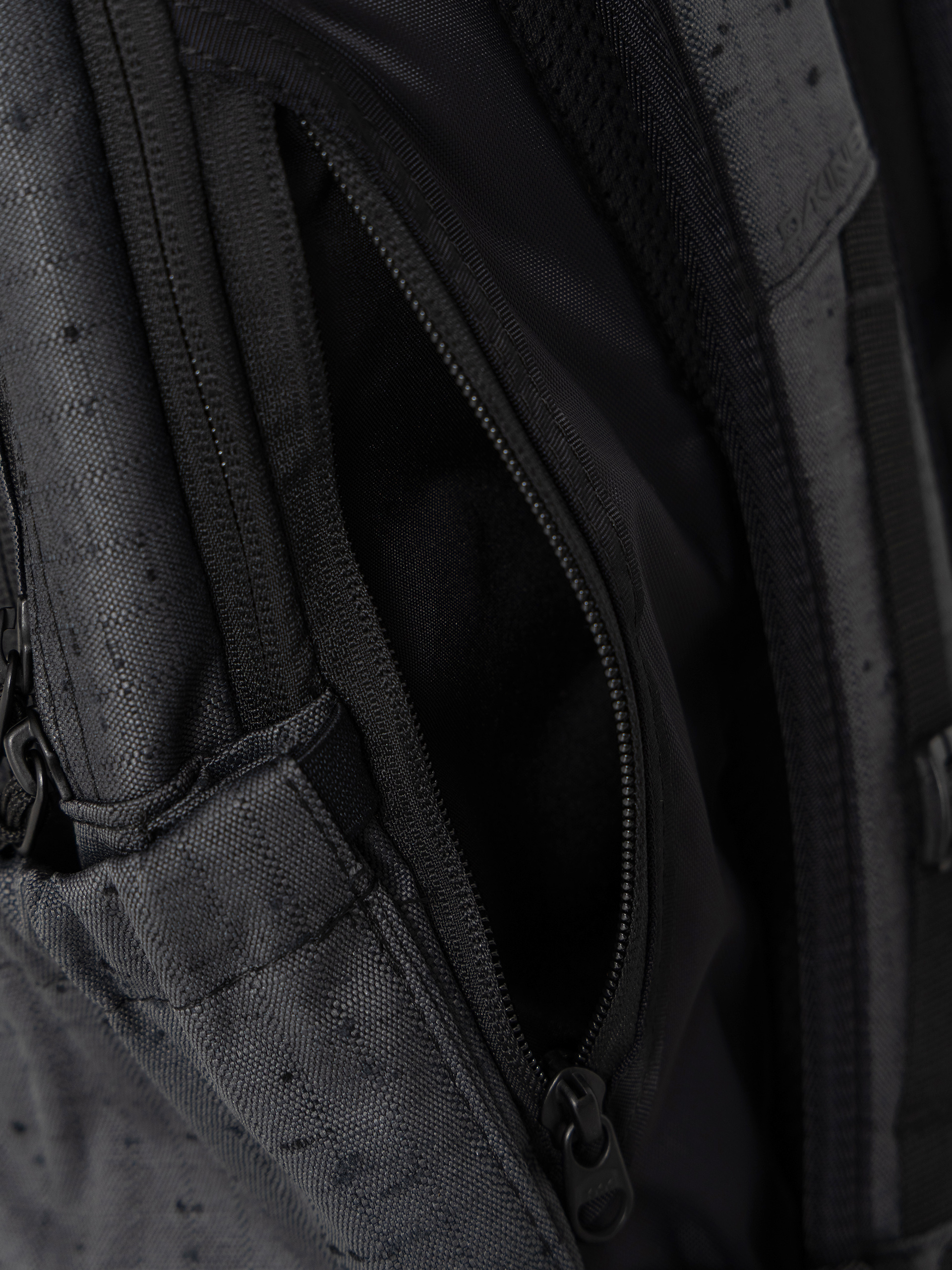 Раница Dakine Campus 20 Year Anniversary 28L (black)