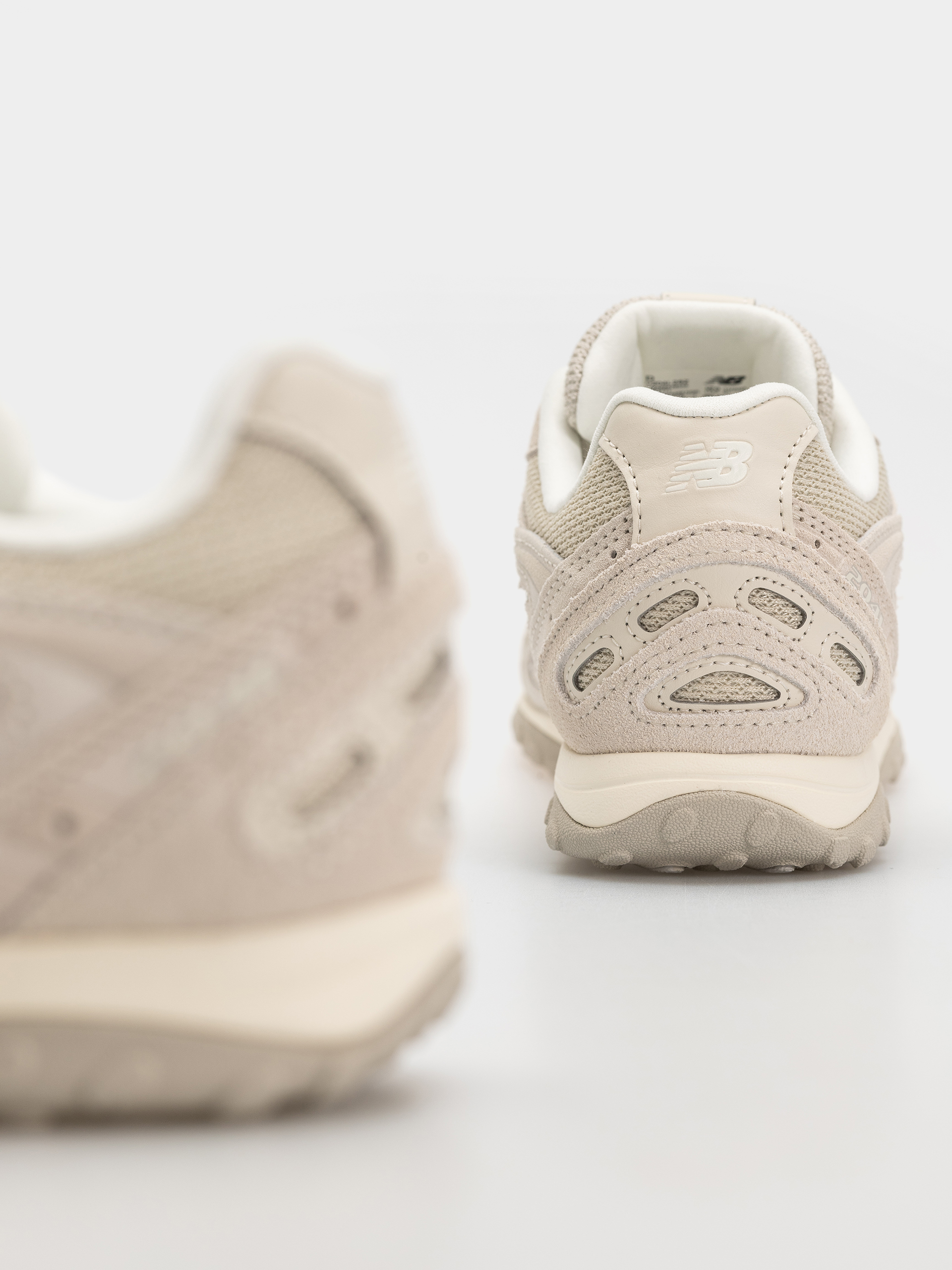 Обувки New Balance 204L (sea salt)
