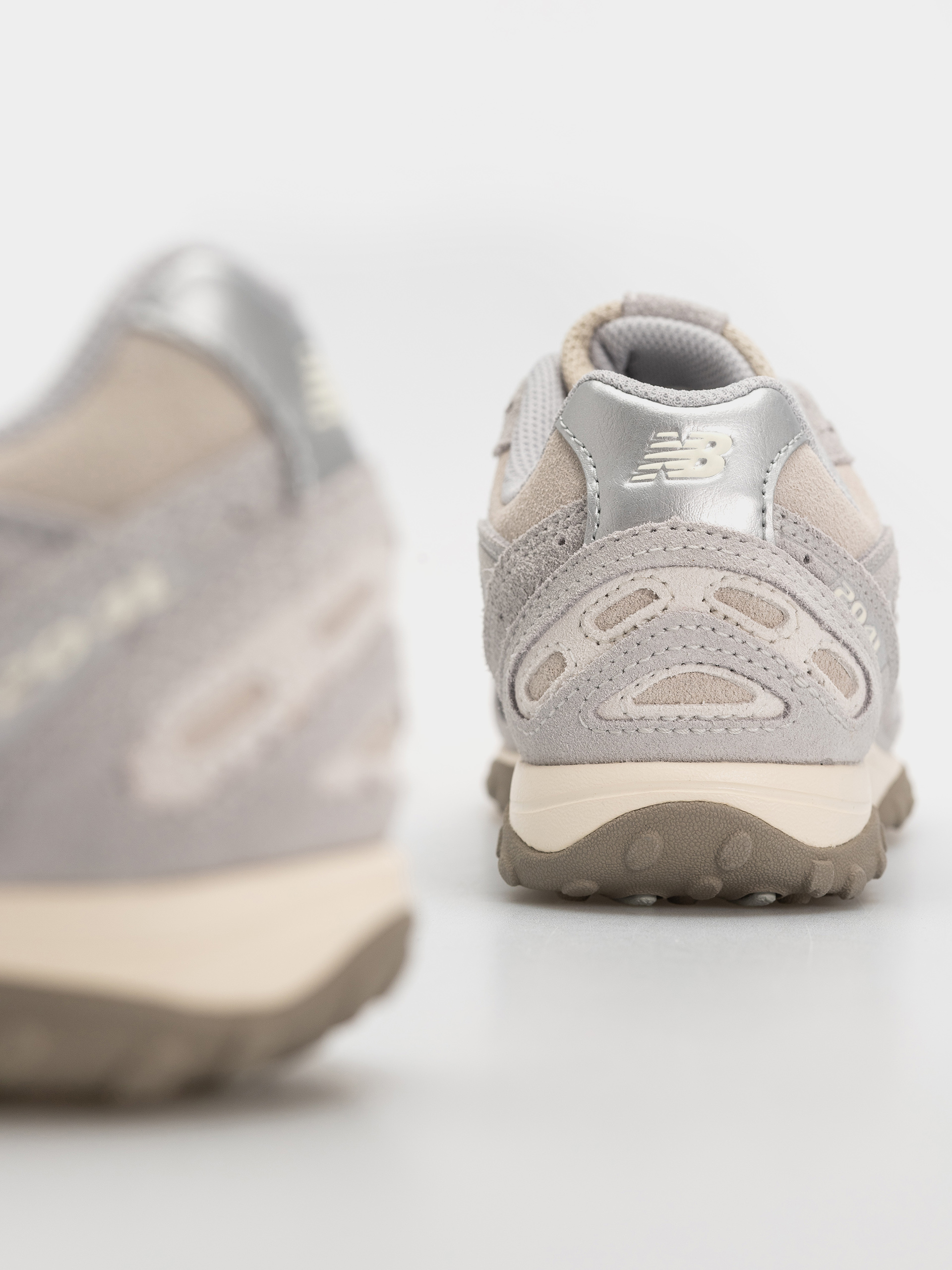 Обувки New Balance 204L (grey matter shipyard)