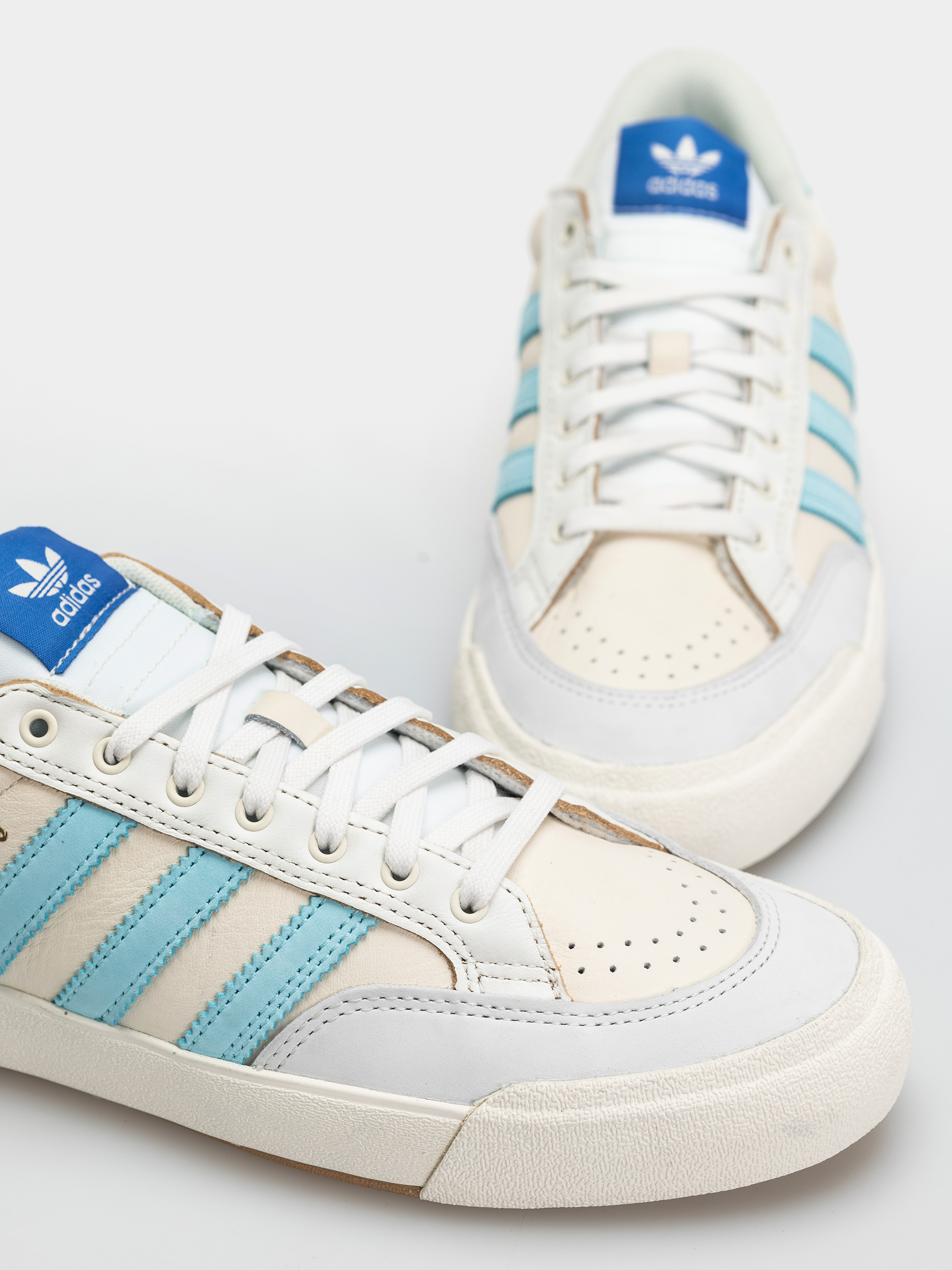 Обувки adidas Nora (cwhite/bliblu/cwhite)