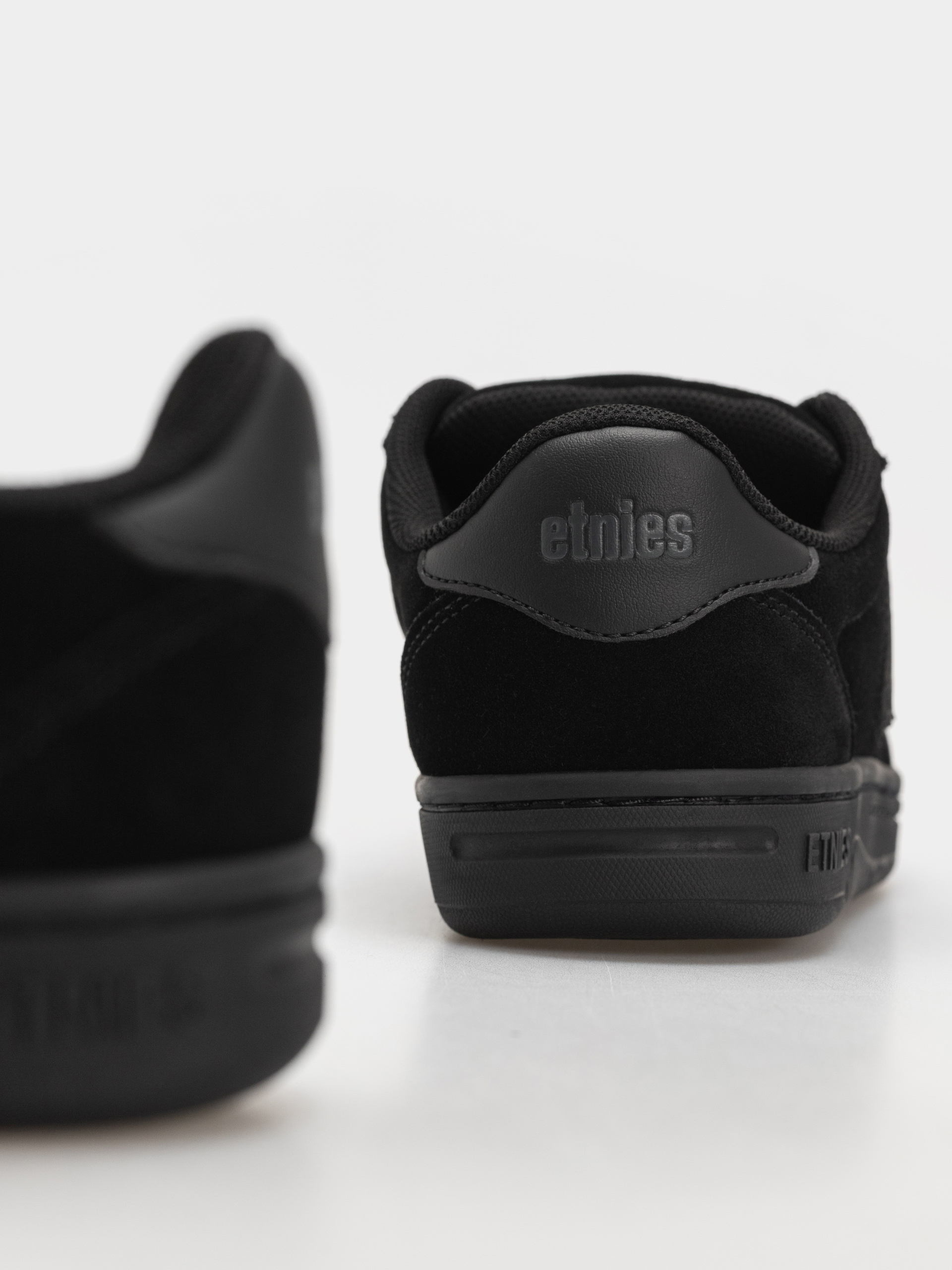 Обувки Etnies Locut (black raw)