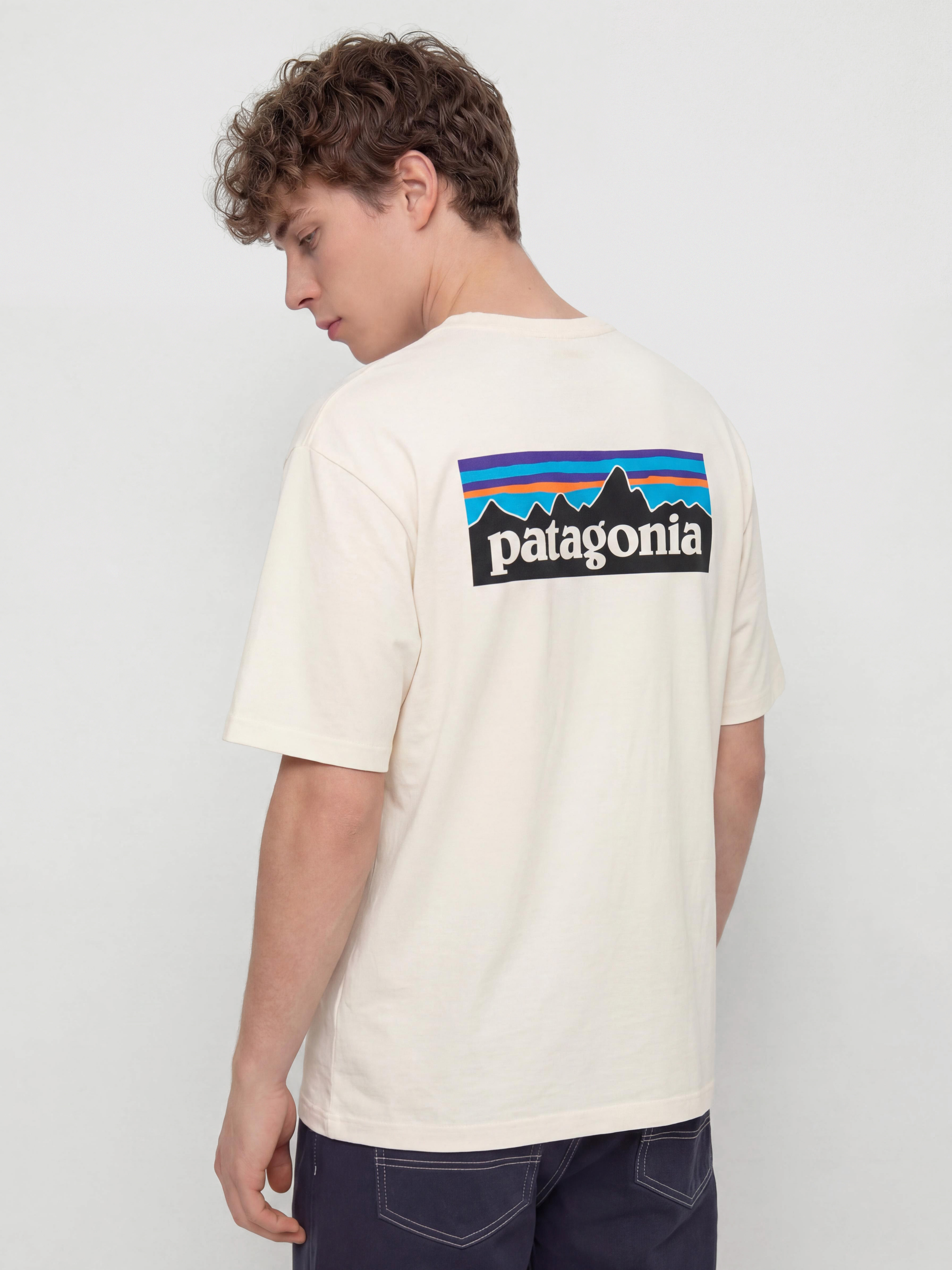 Тениска Patagonia P 6 Logo (undyed natural)