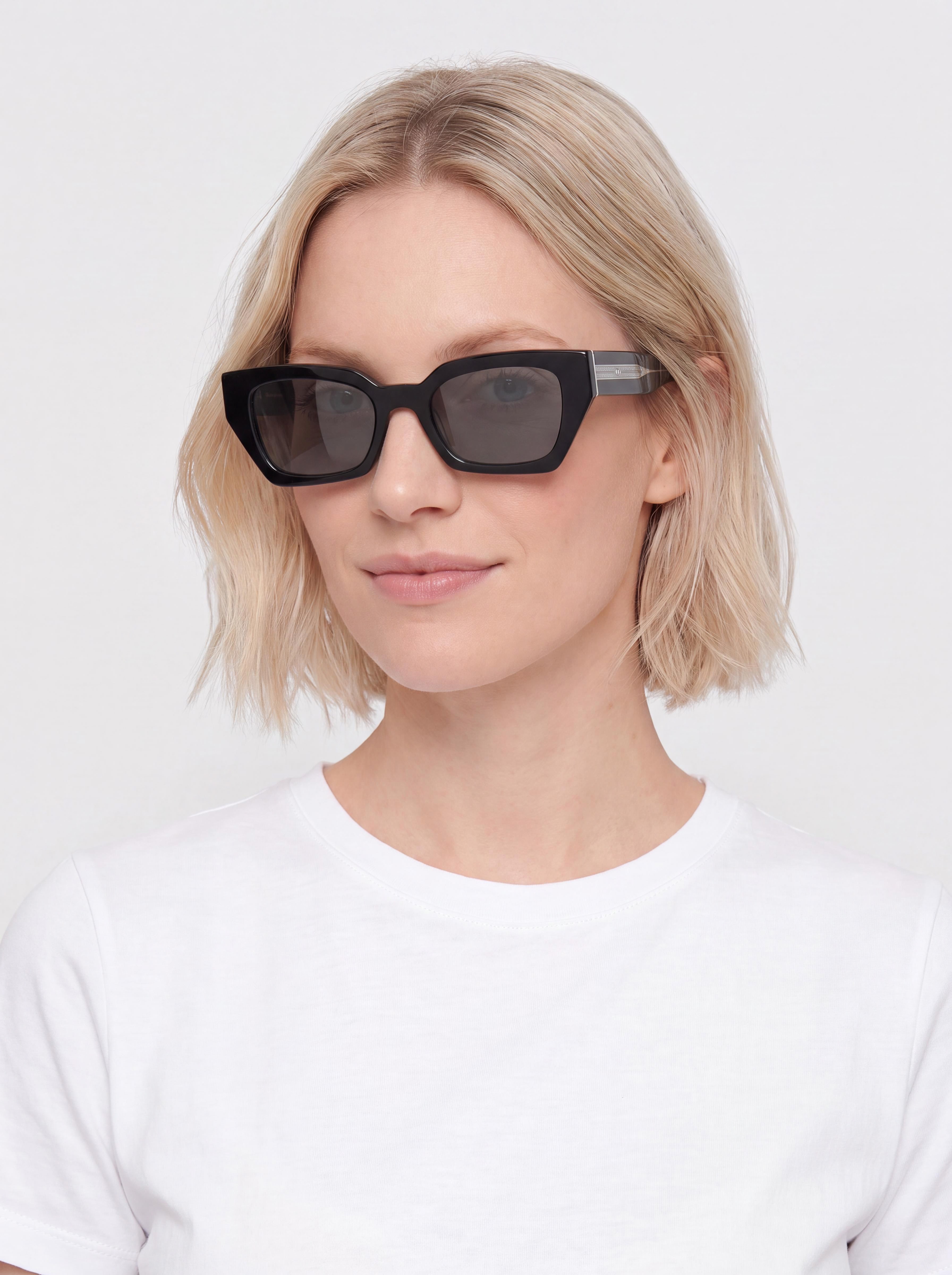 Слънчеви очила MessyWeekend Luna (black/transparent/grey)