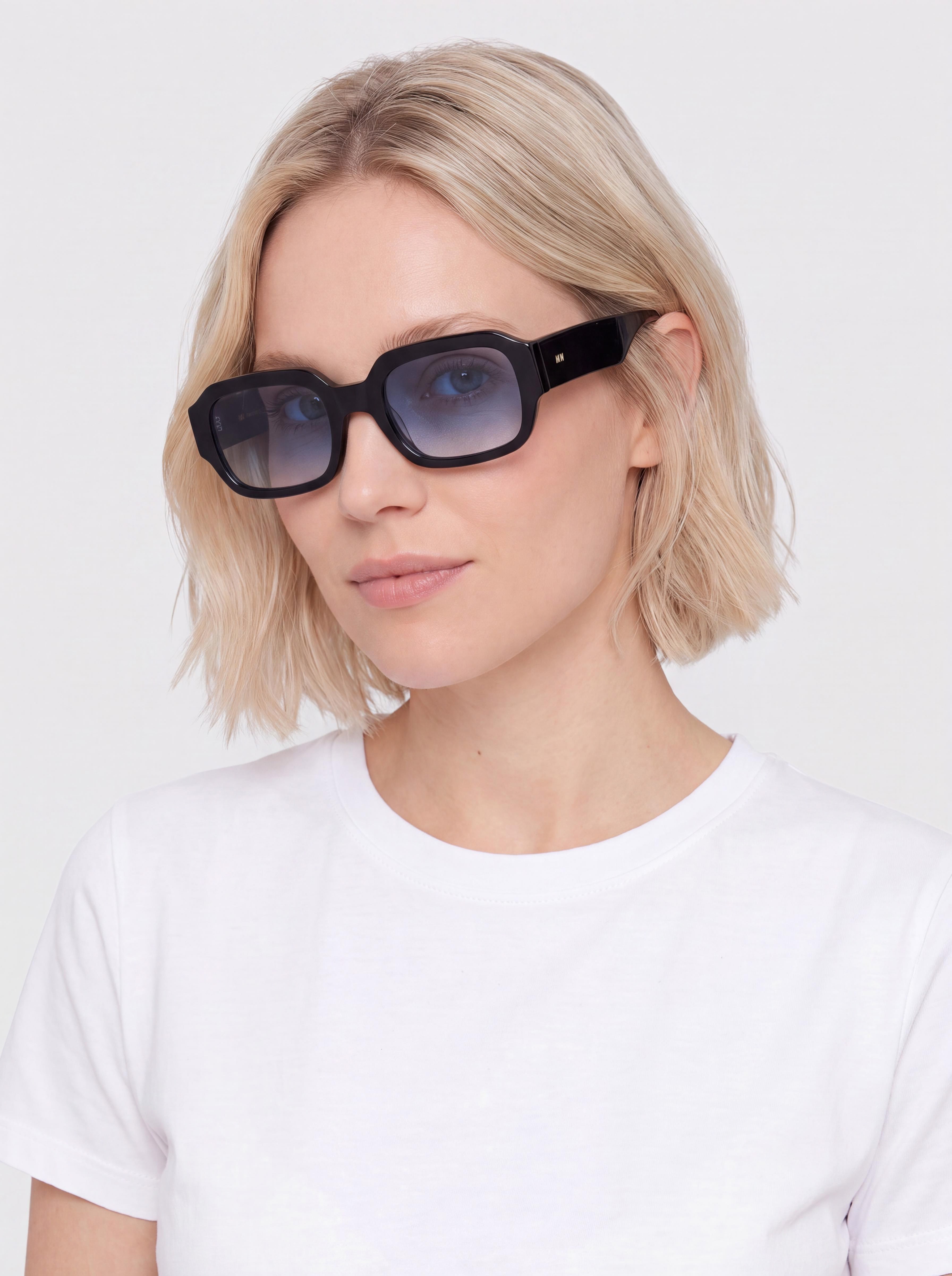 u0421u043bu044au043du0447u0435u0432u0438 u043eu0447u0438u043bu0430 MessyWeekend Downey (black/gradient blue)