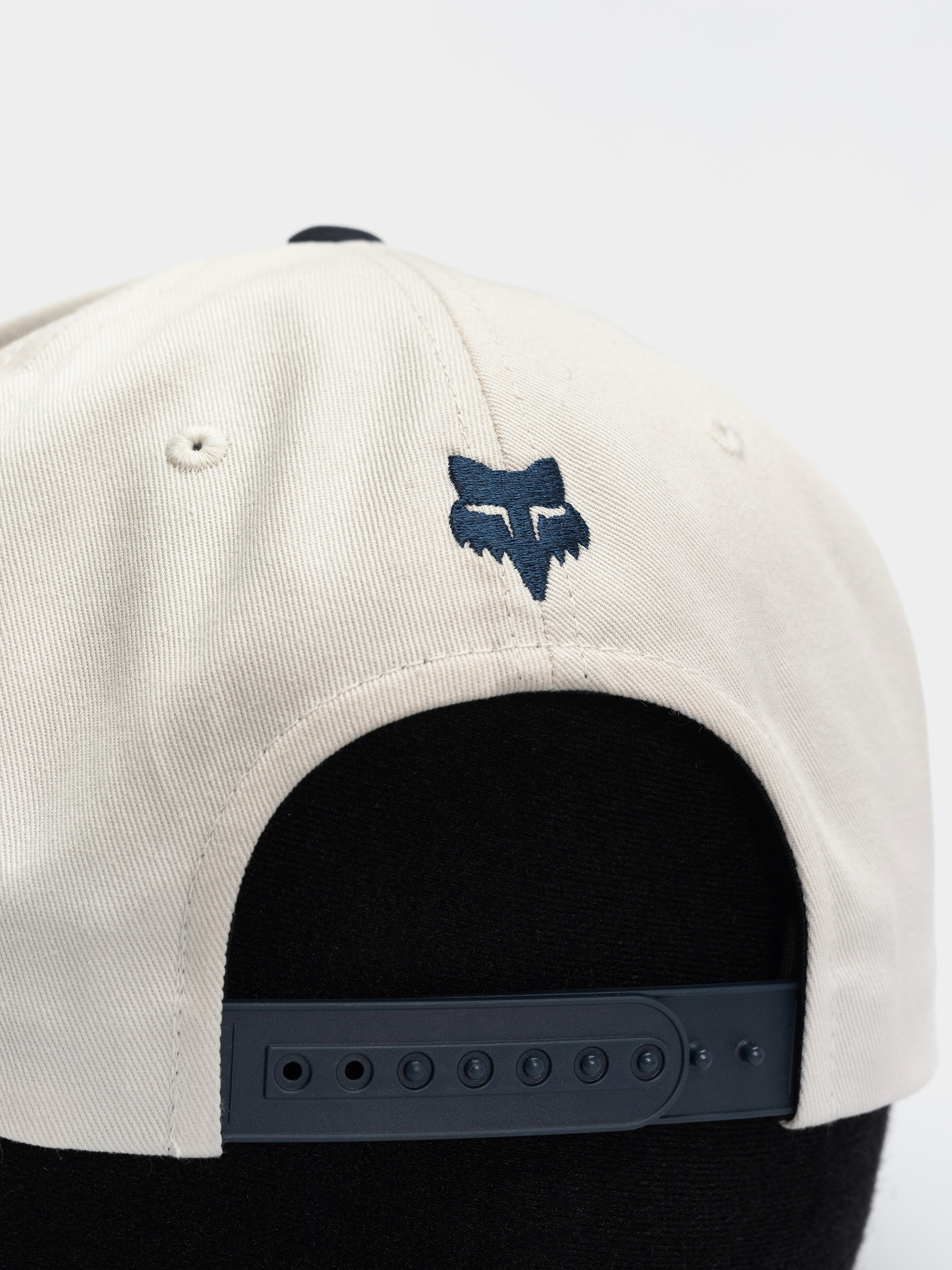 Шапка с козирка Fox Warped Snapback (prl white)