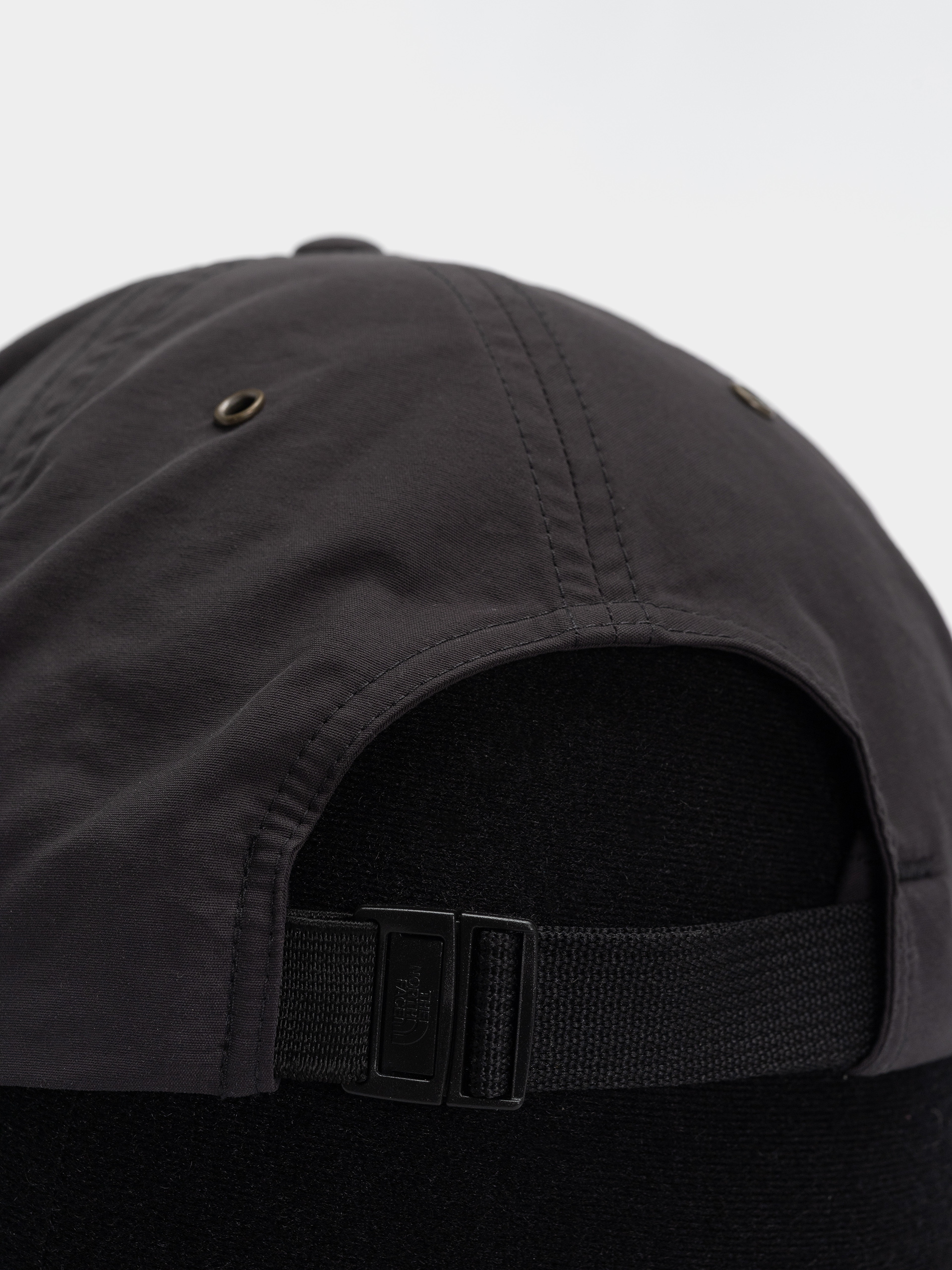Шапка с козирка The North Face Red Box Nylon (obsidian)