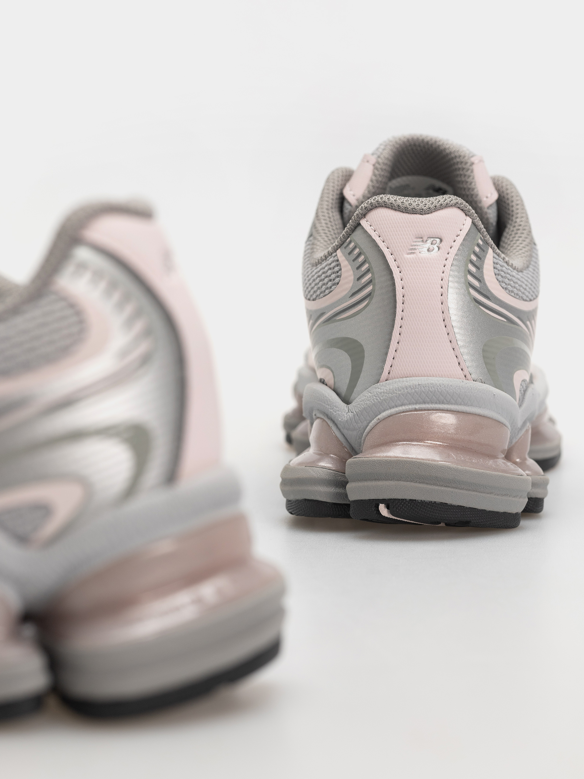 Обувки New Balance 2000 (raincloud/pink granite)