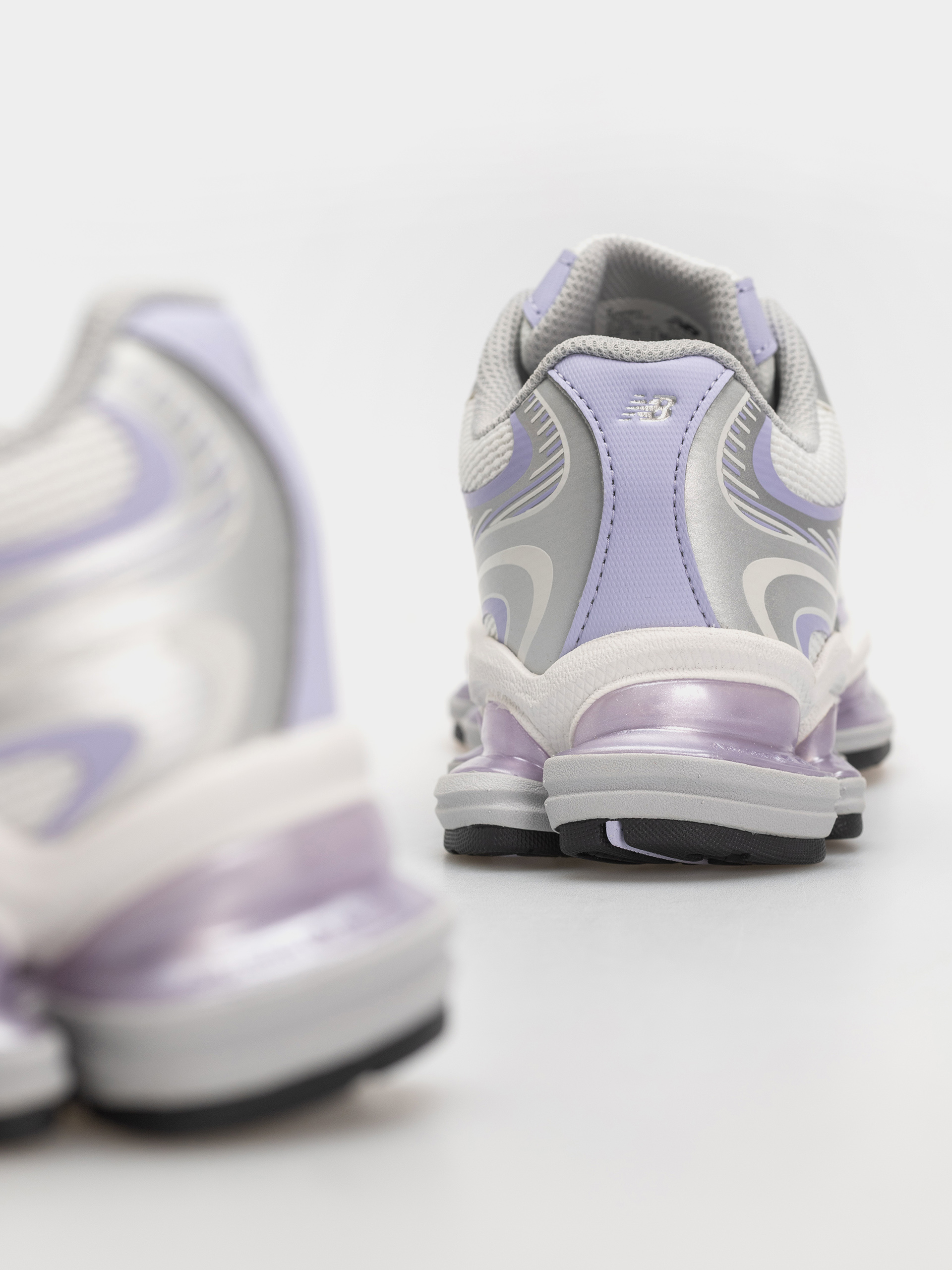 Обувки New Balance 2000 (reflection/smoked violet)