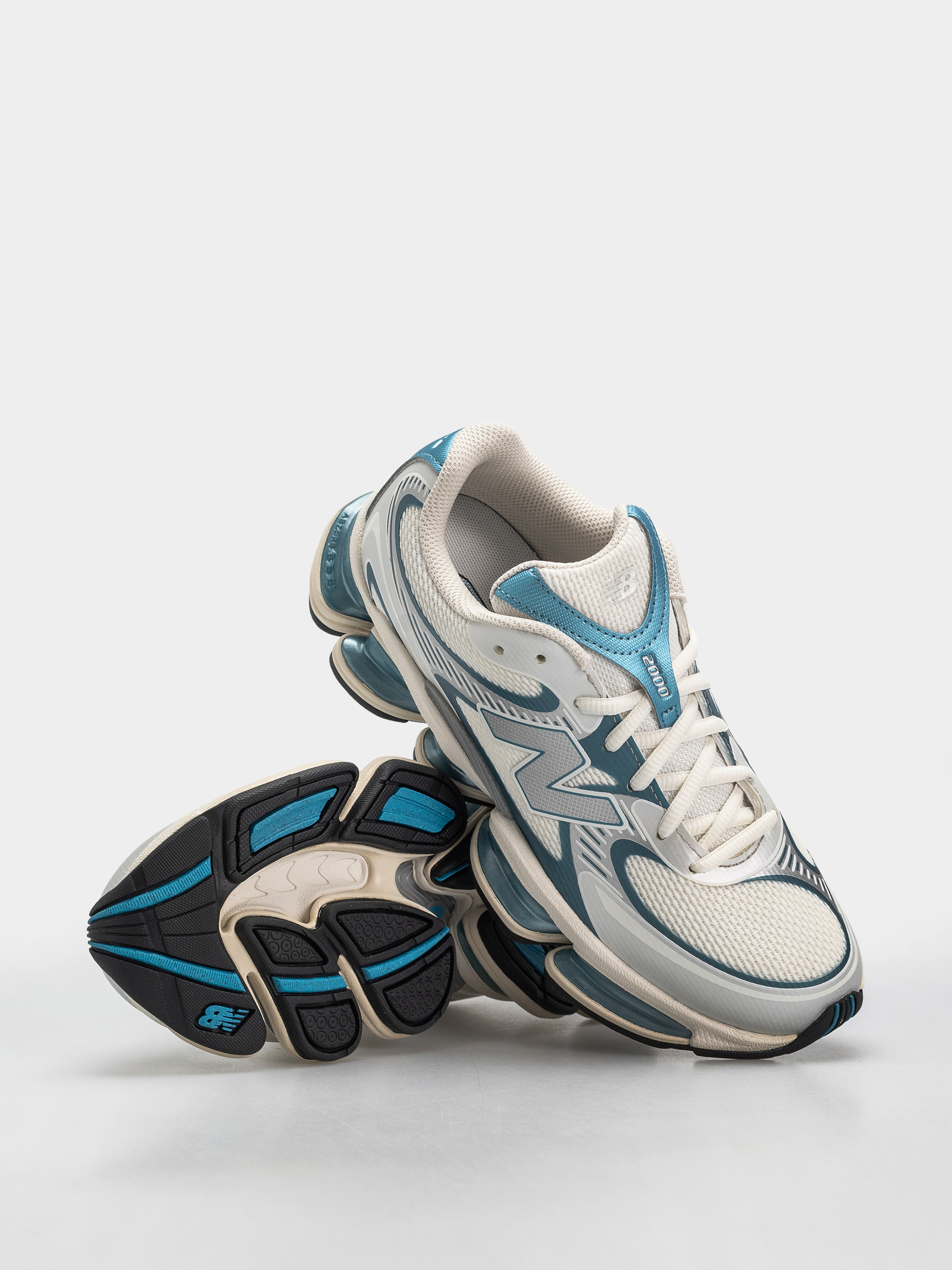 Обувки New Balance 2000 (sea salt/altitude metallic)