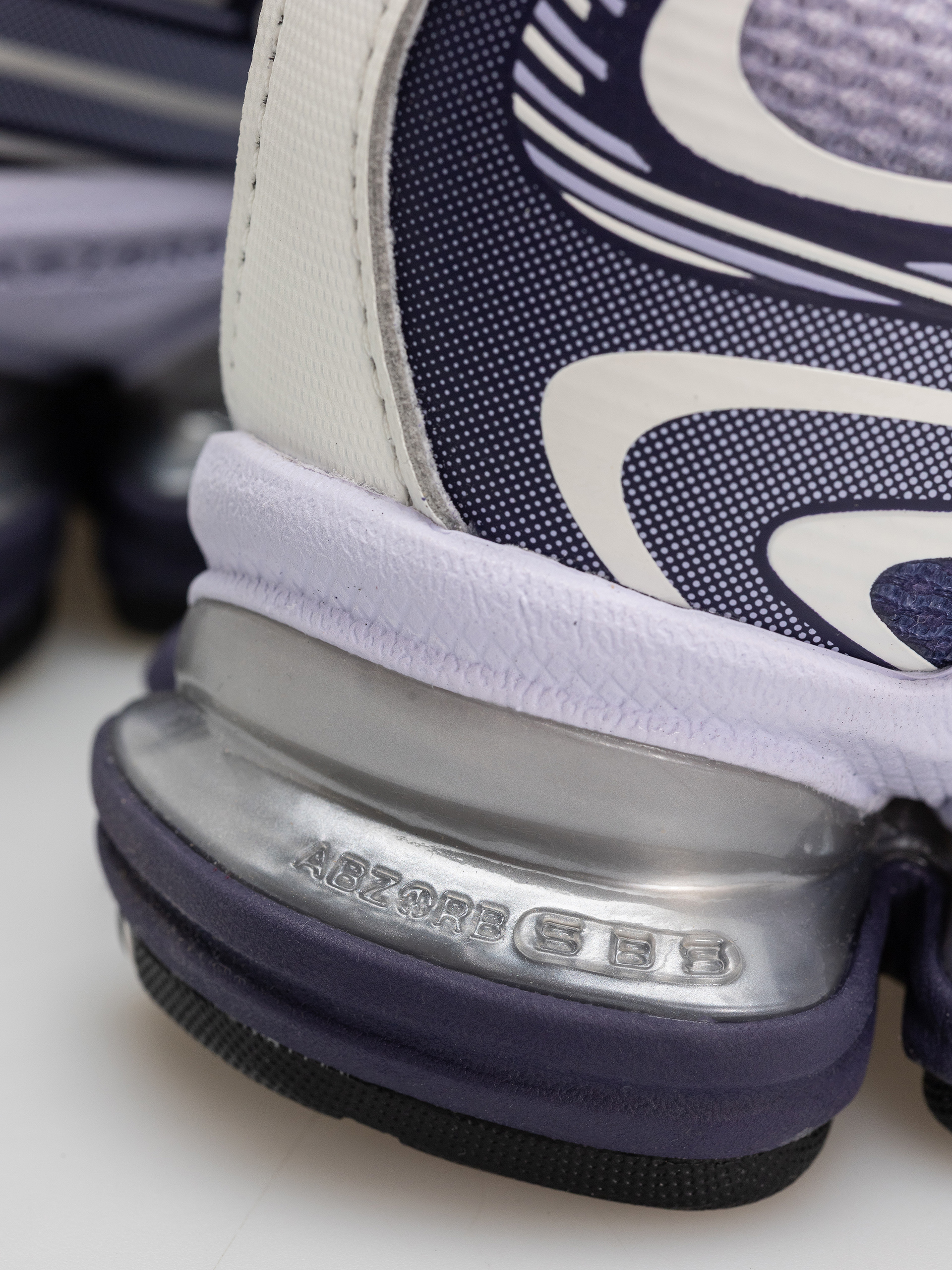 Обувки New Balance 2000 (boysenberry/smoked violet/sea salt)