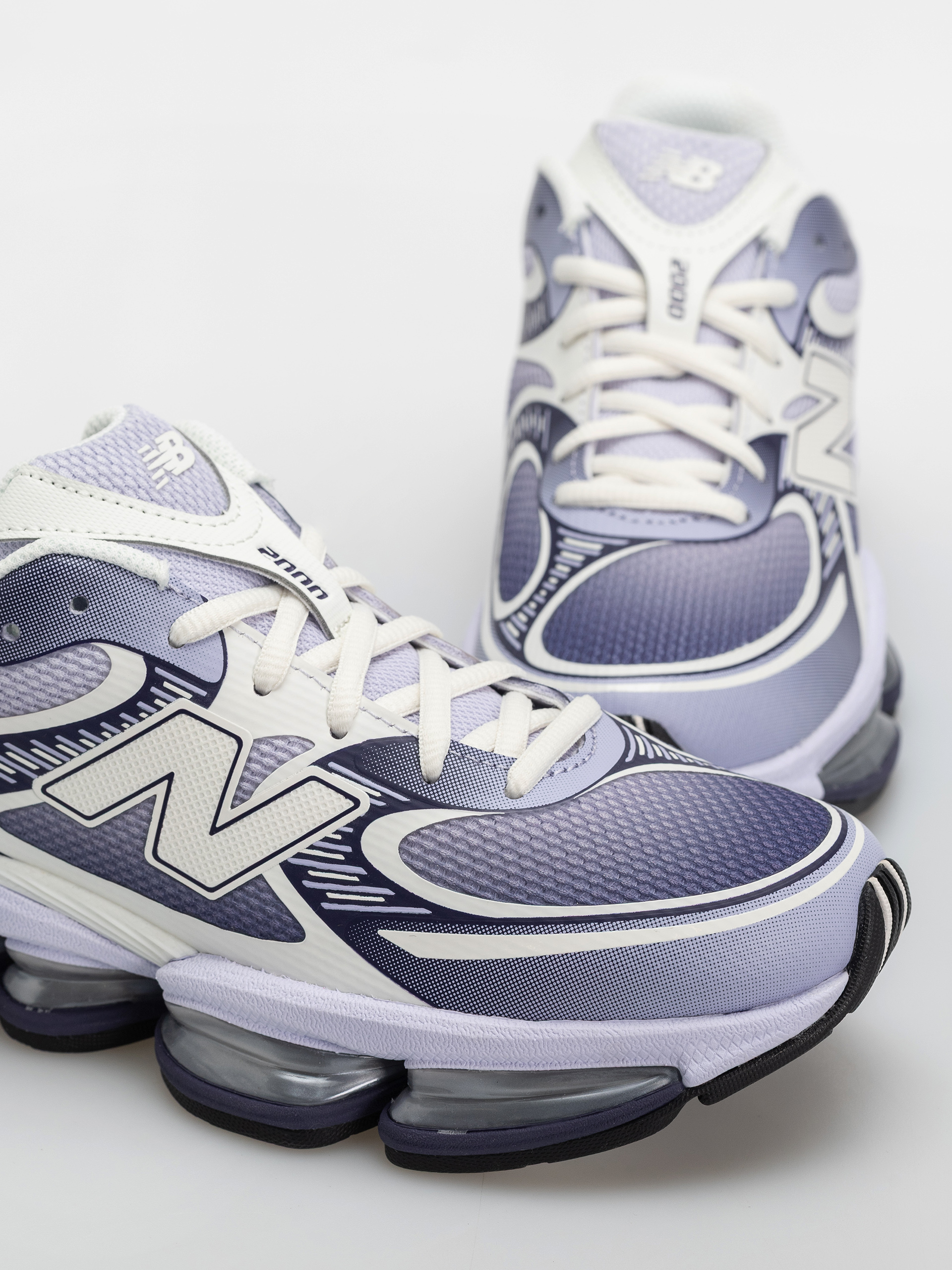 Обувки New Balance 2000 (boysenberry/smoked violet/sea salt)