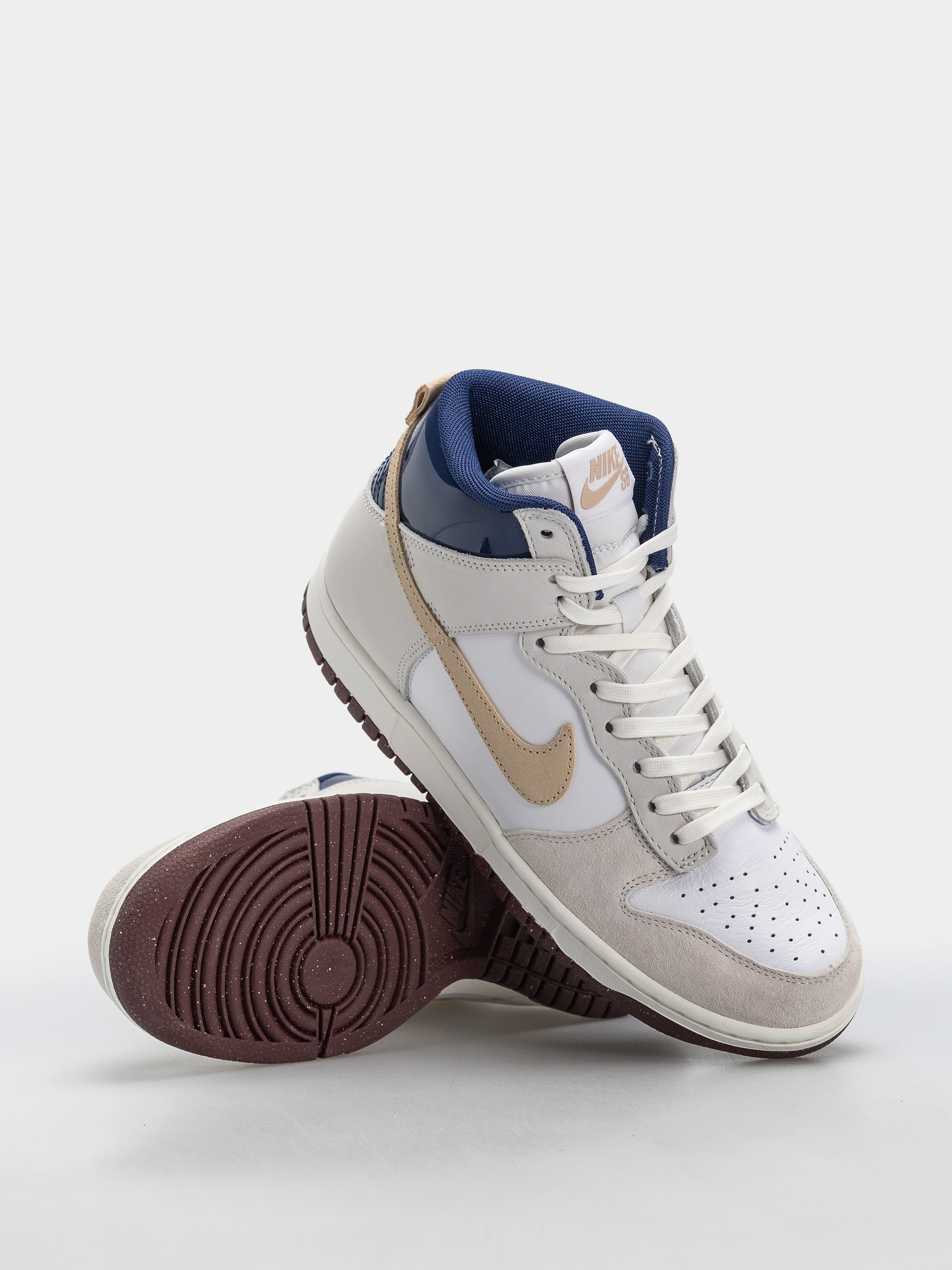 Обувки Nike SB Dunk High Pro QS Beyond (white/ivorysand duneblue void)