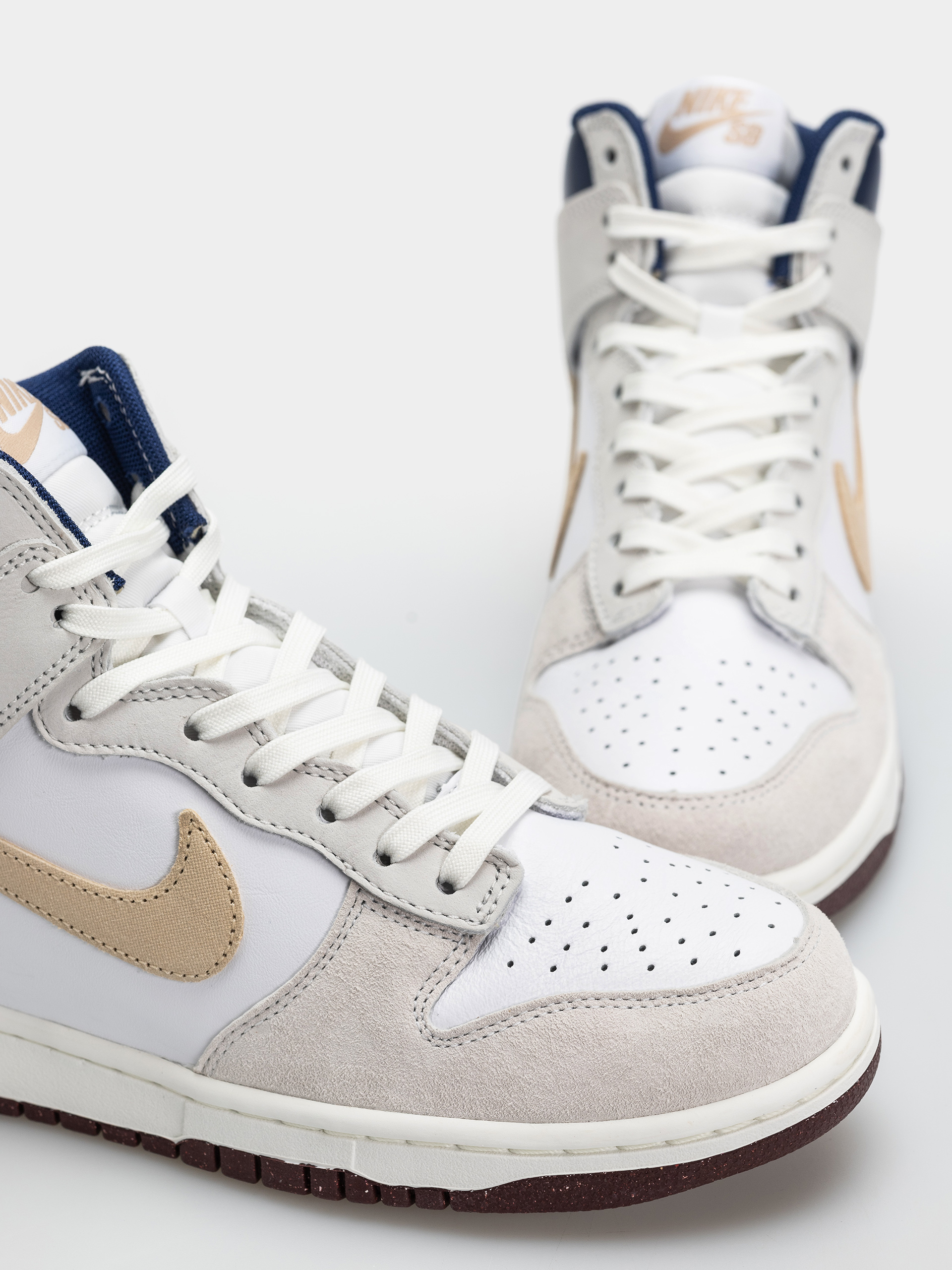 Обувки Nike SB Dunk High Pro QS Beyond (white/ivorysand duneblue void)