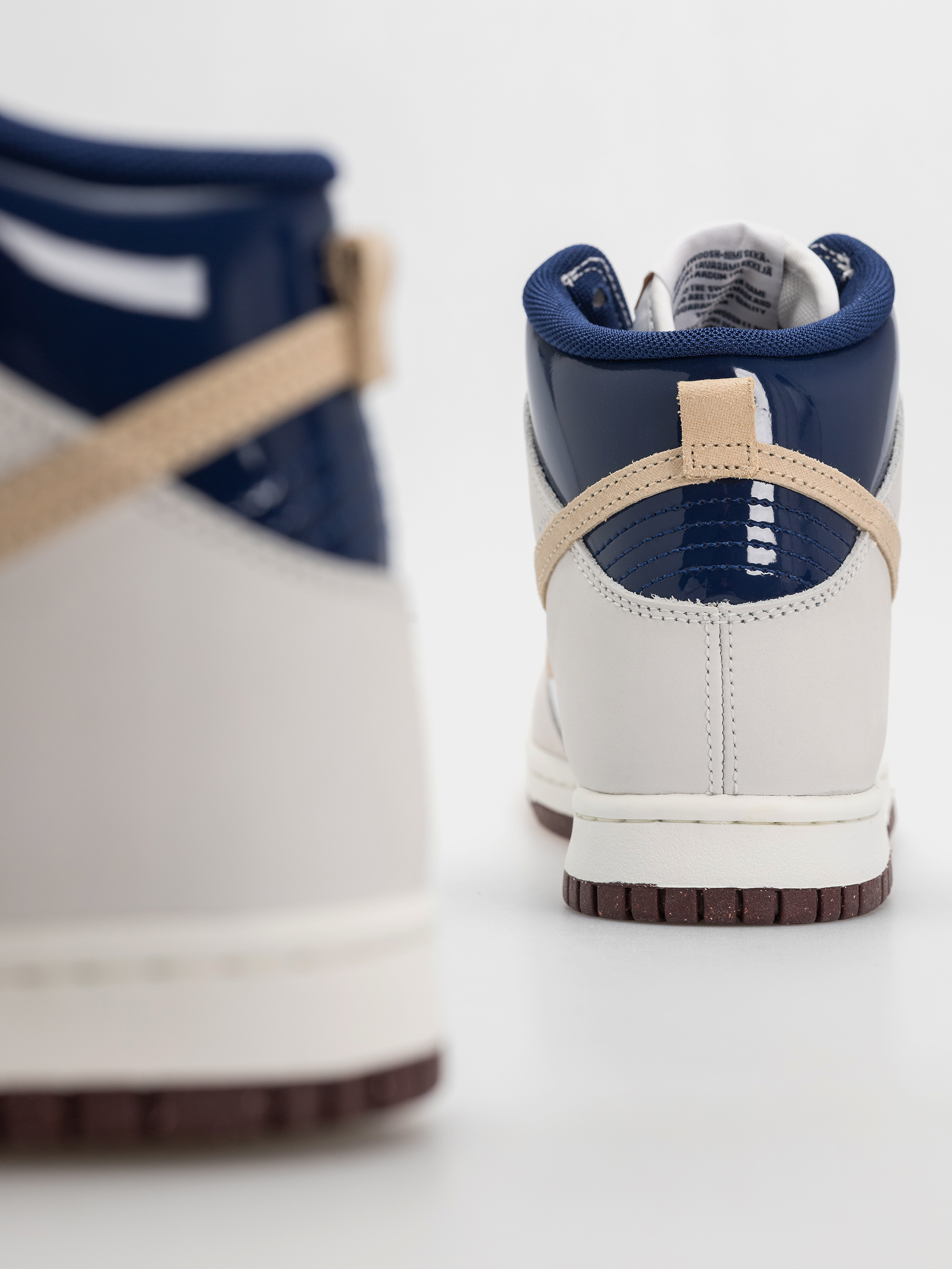 Обувки Nike SB Dunk High Pro QS Beyond (white/ivorysand duneblue void)