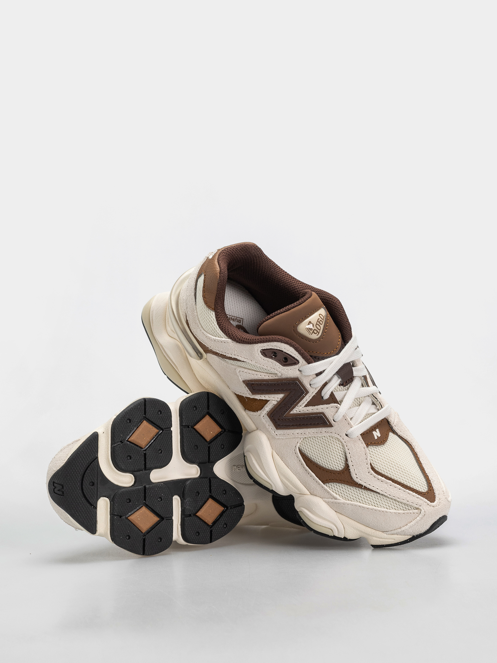 Обувки New Balance 9060 (breakfast tea/angora)